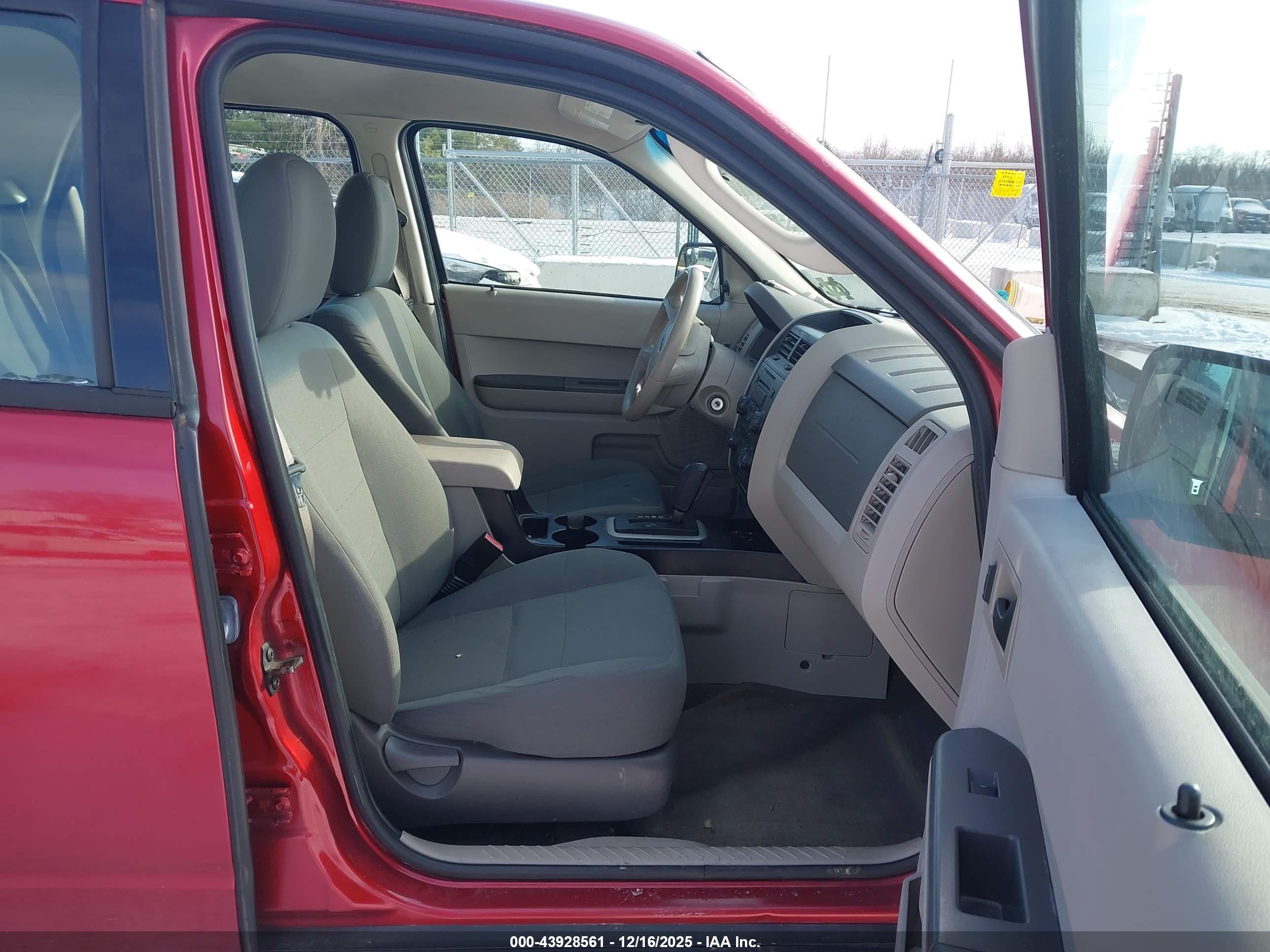 FORD ESCAPE image 5