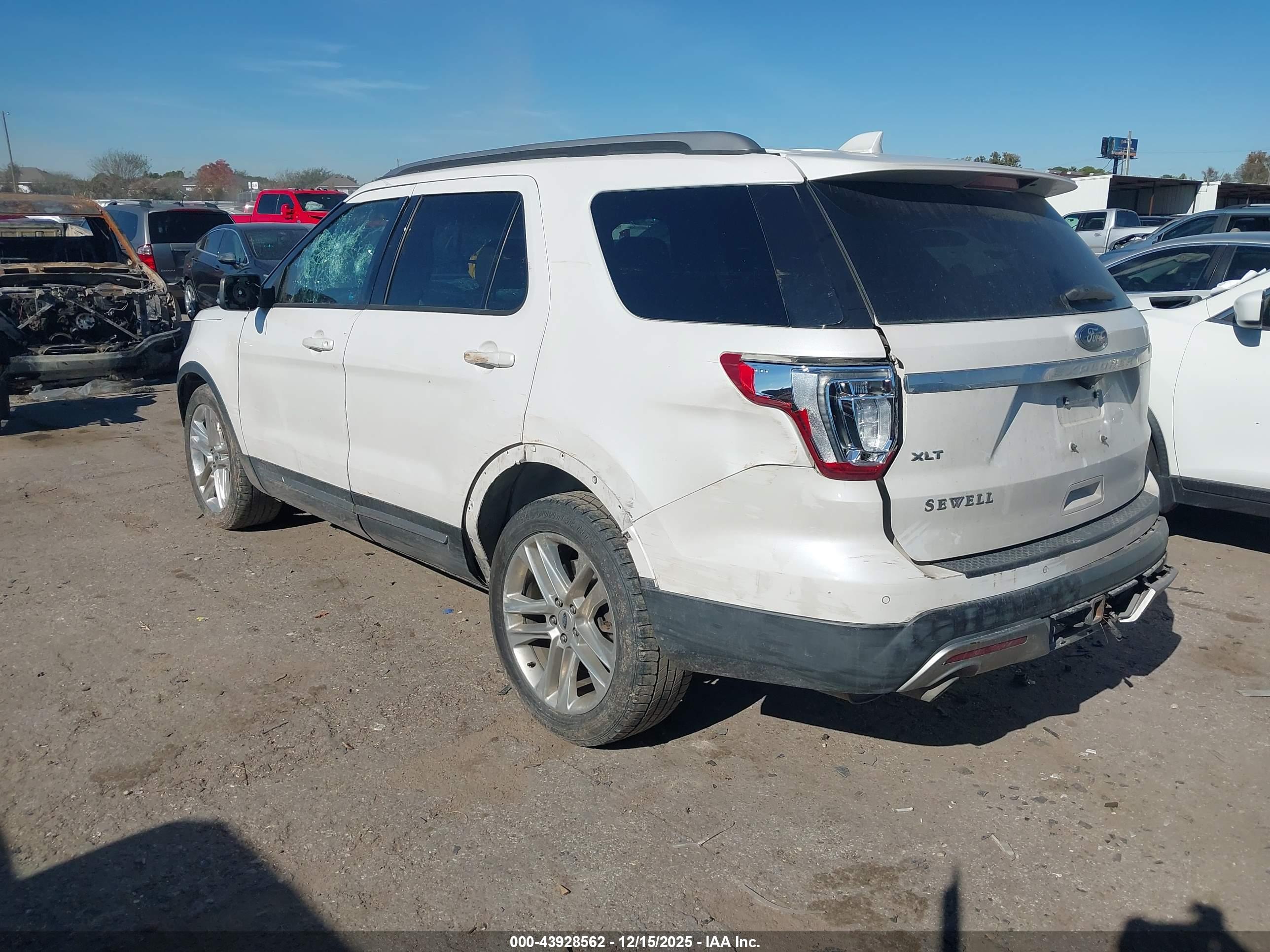FORD EXPLORER image 3
