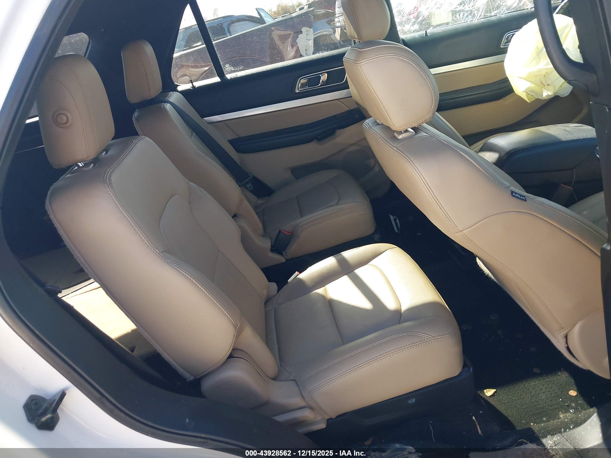FORD EXPLORER image 8