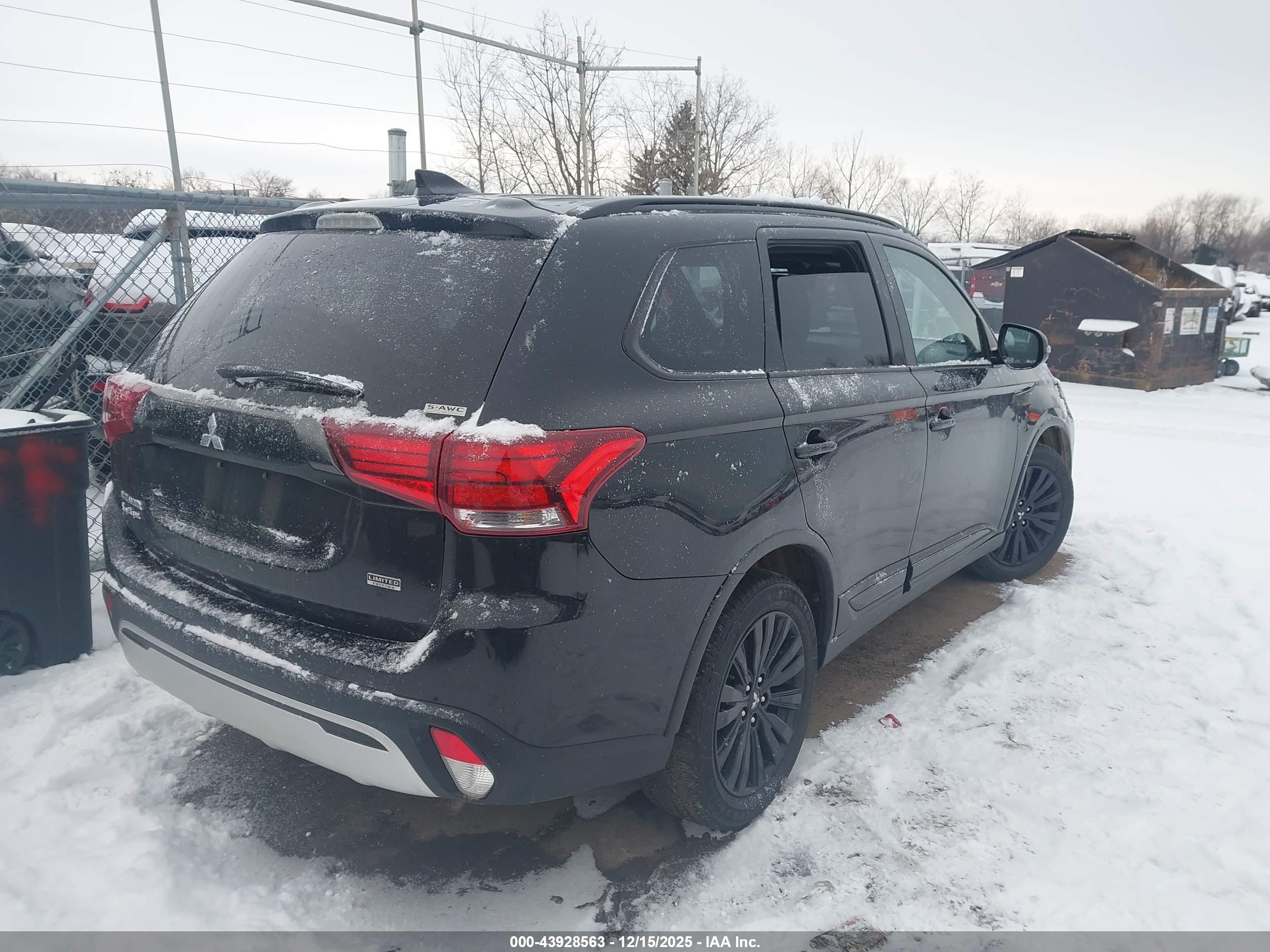 MITSUBISHI OUTLANDER image 4