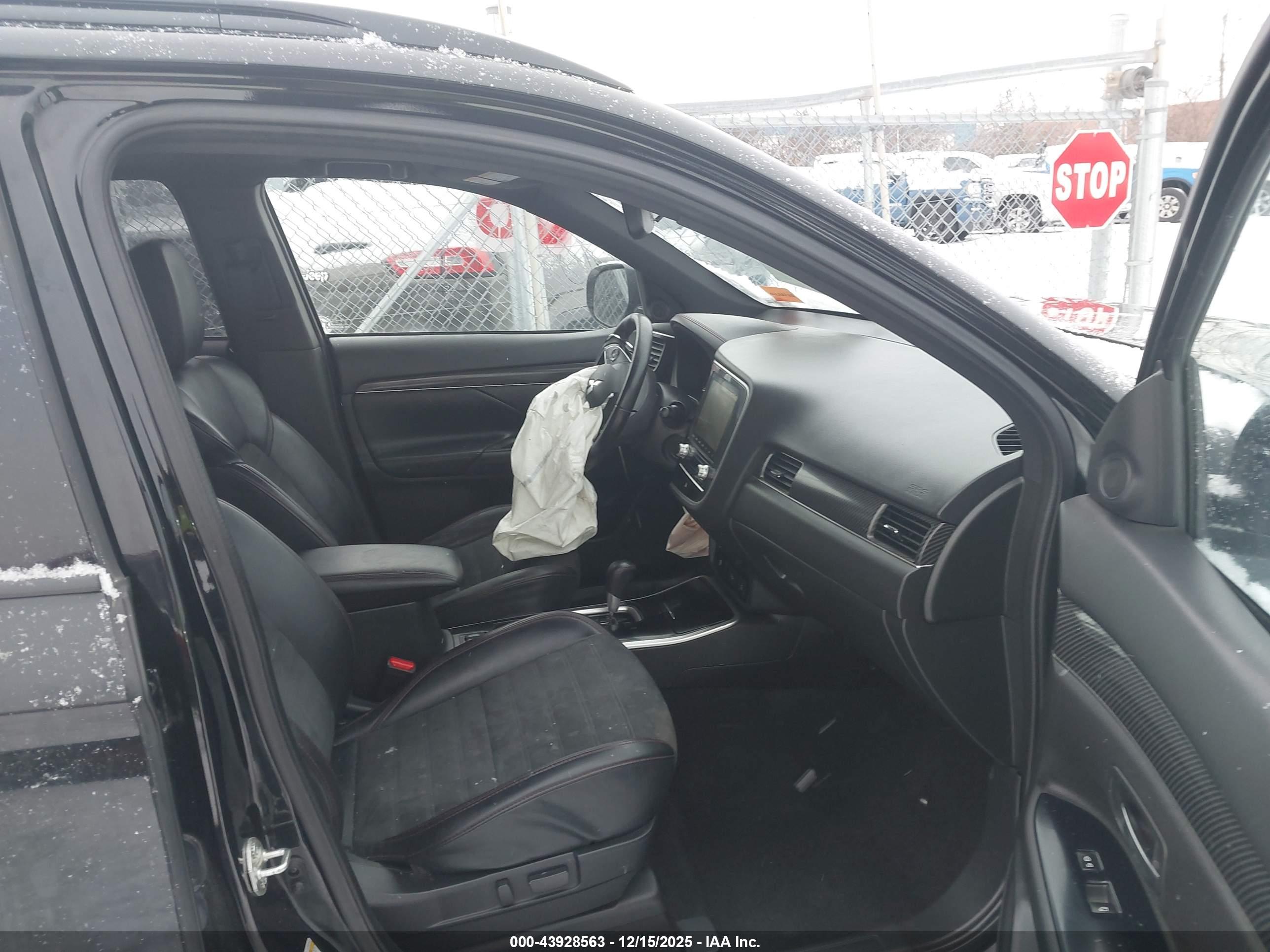 MITSUBISHI OUTLANDER image 5