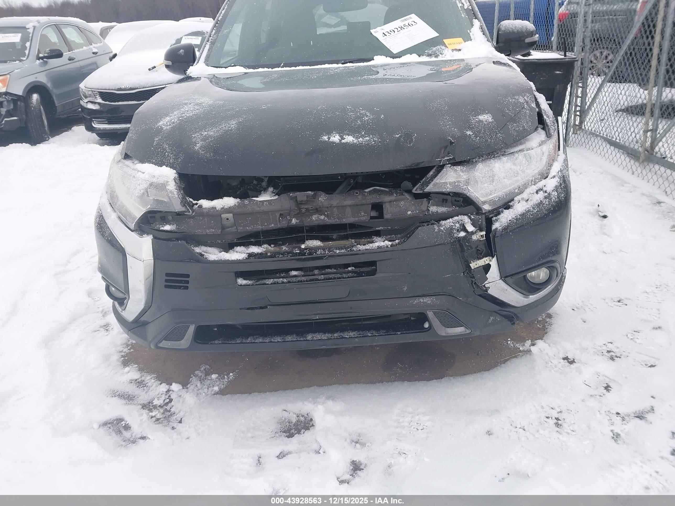 MITSUBISHI OUTLANDER image 6