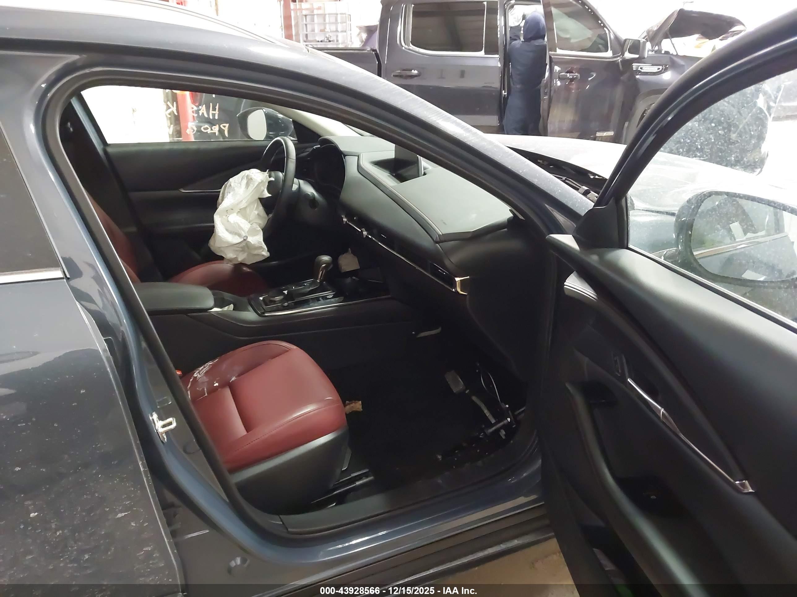 MAZDA CX-30 image 5