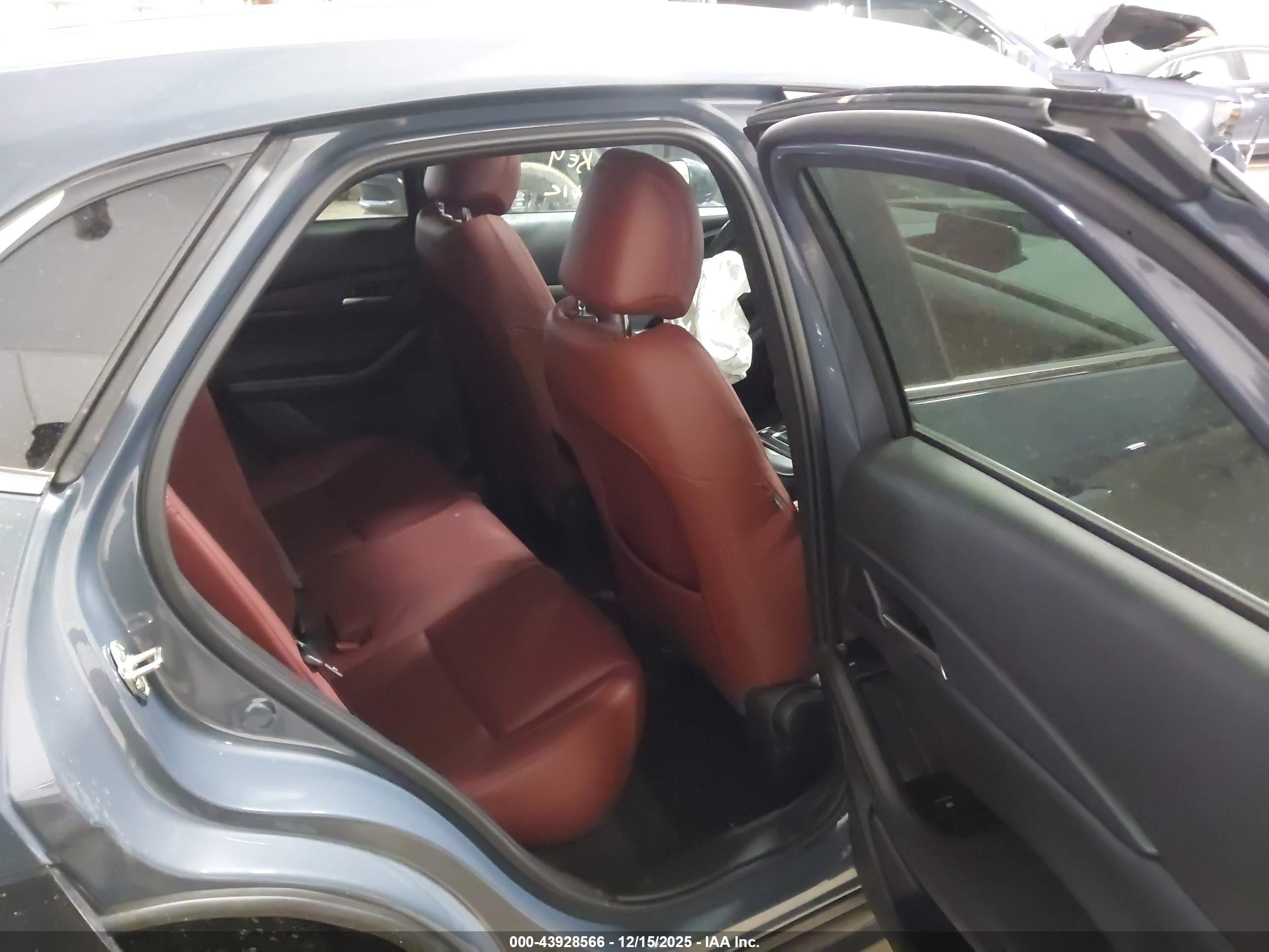 MAZDA CX-30 image 8