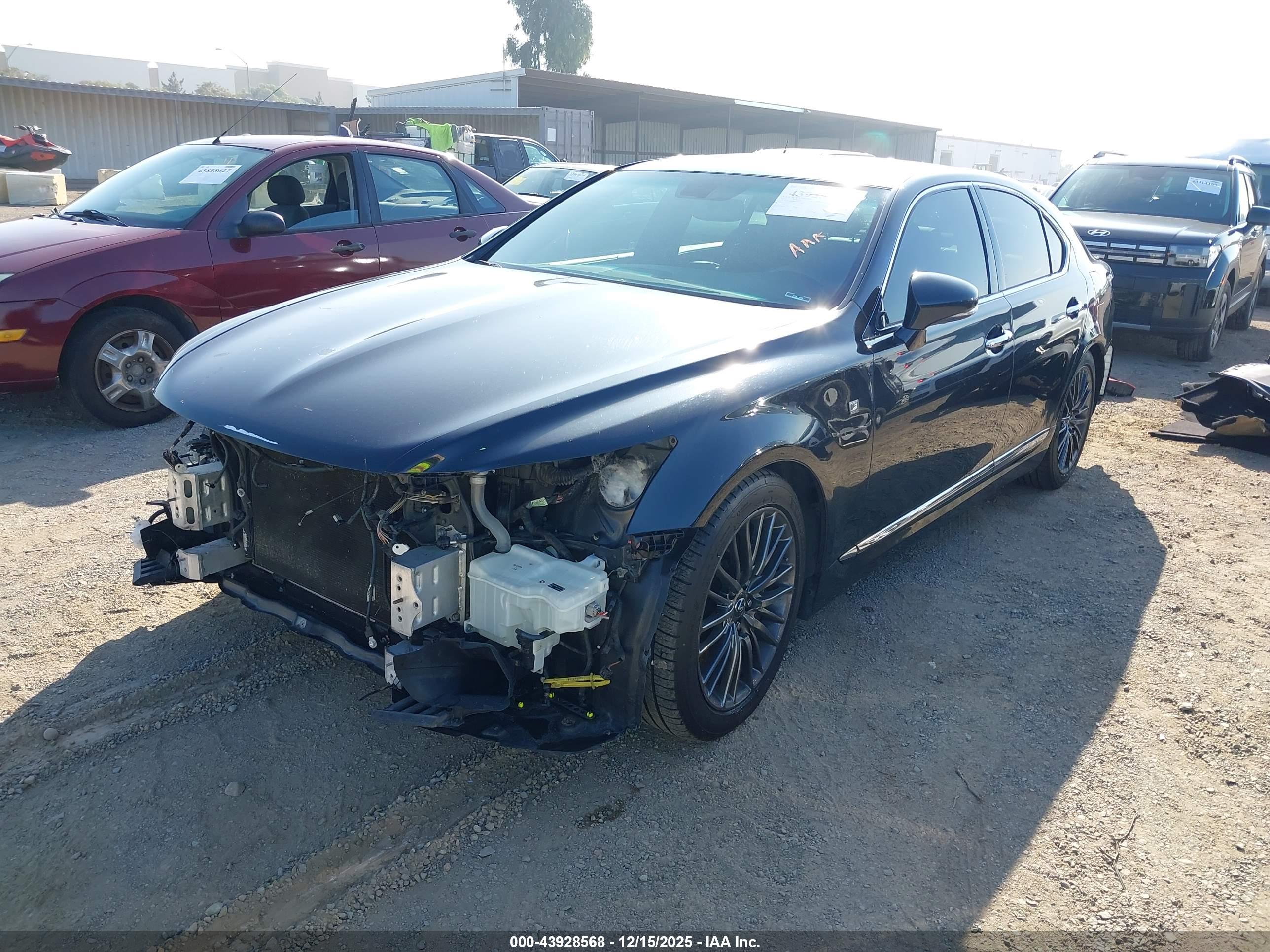 LEXUS LS image 2