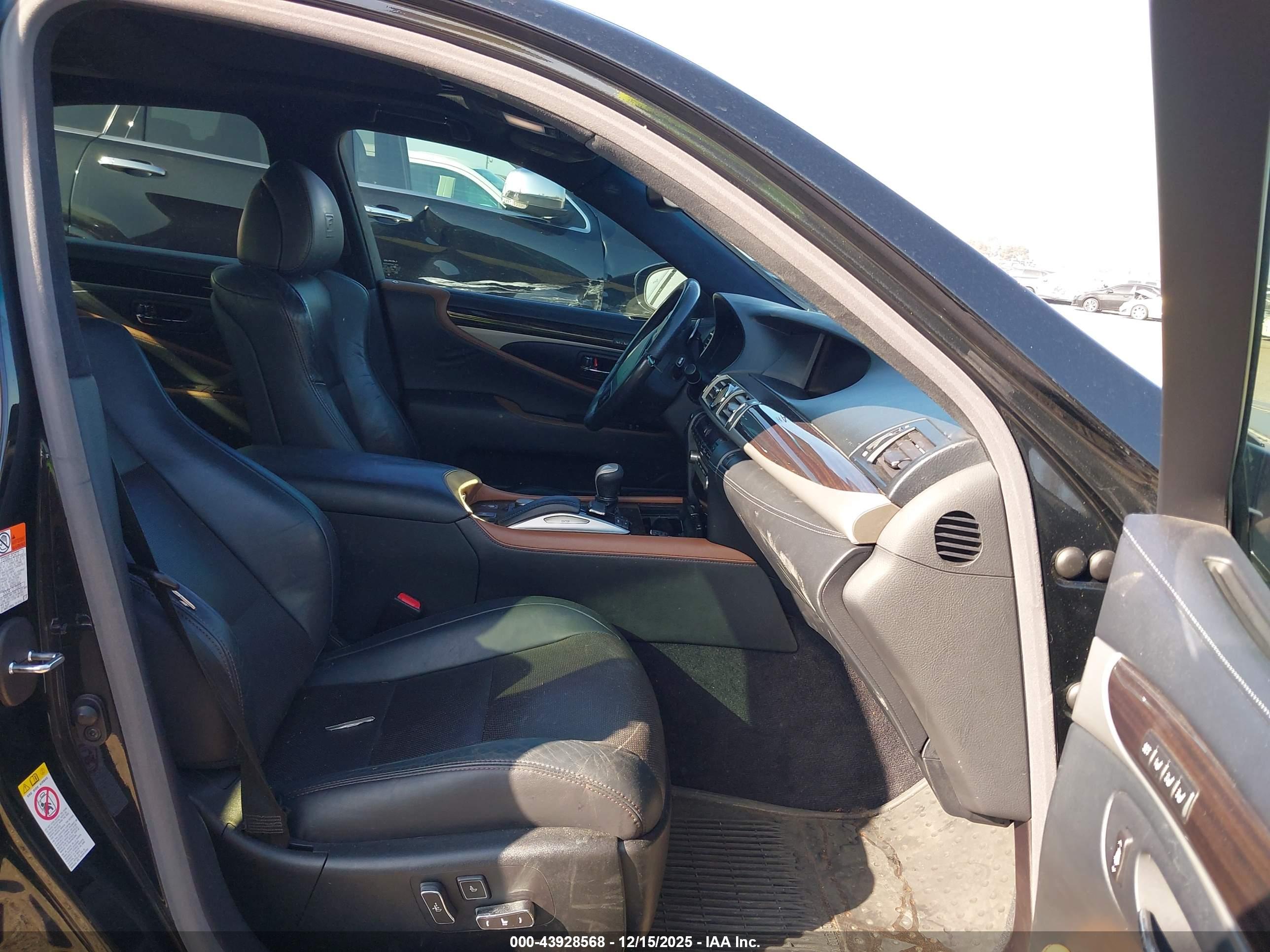 LEXUS LS image 5