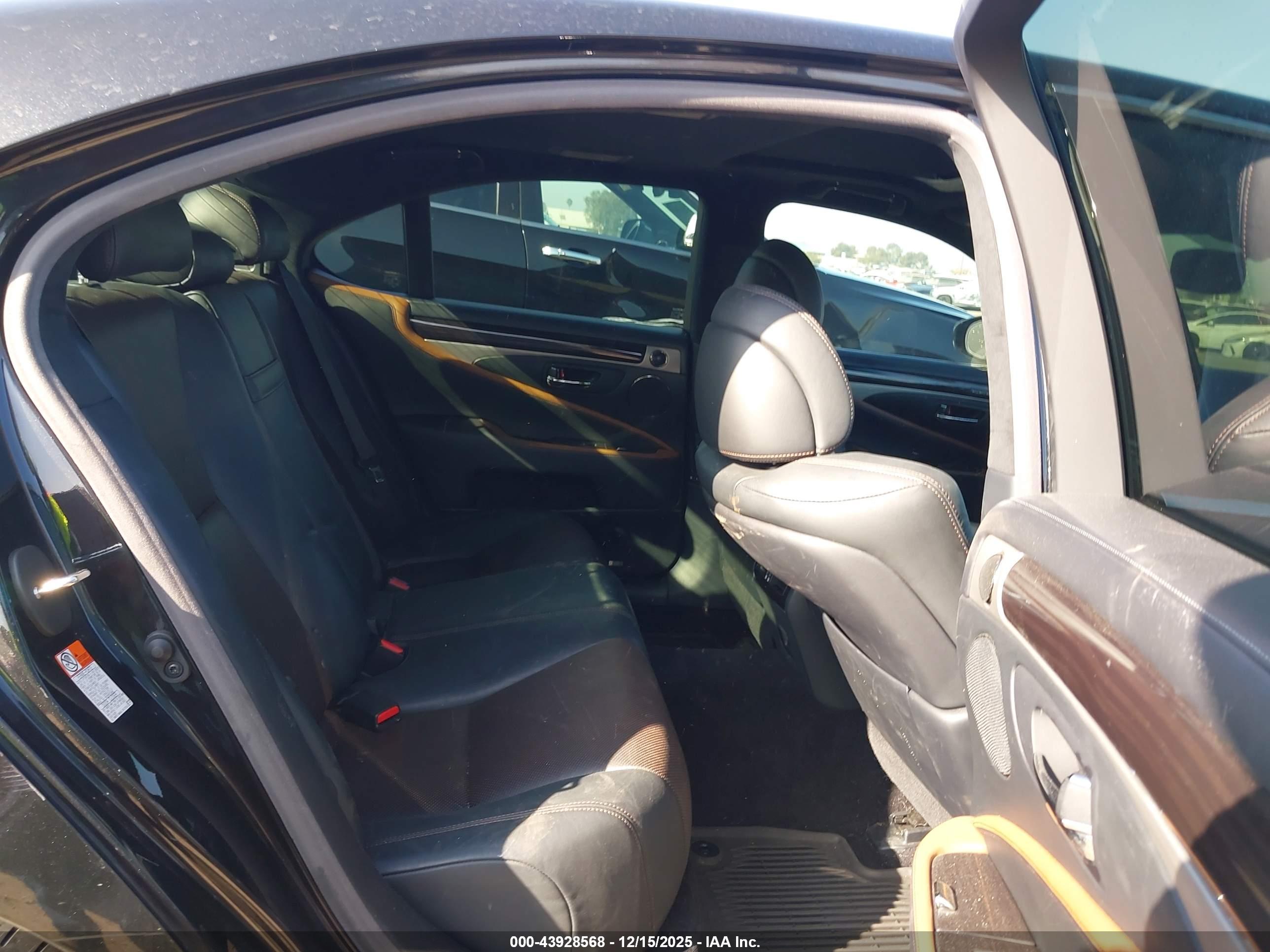 LEXUS LS image 8