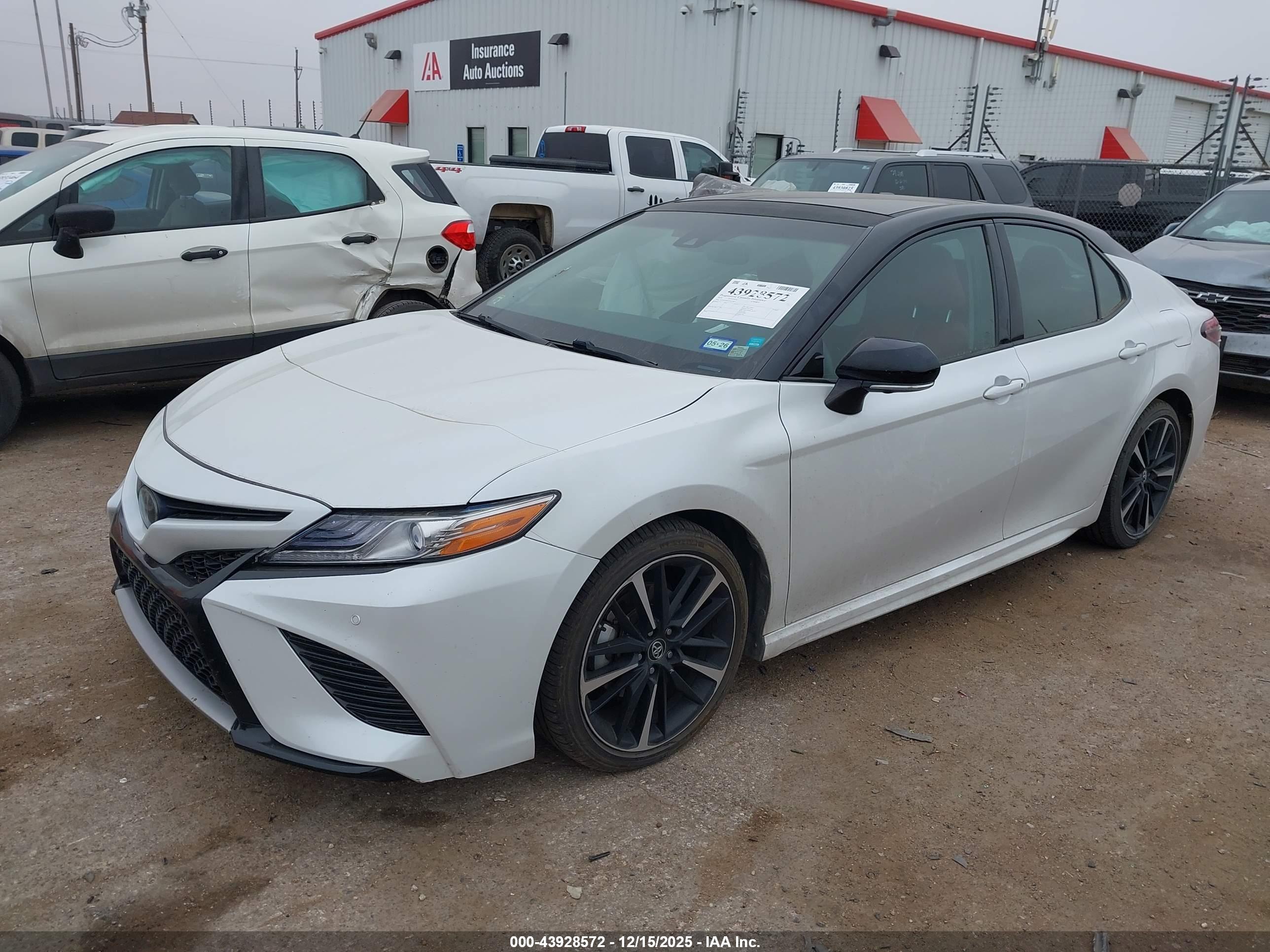 TOYOTA CAMRY image 2