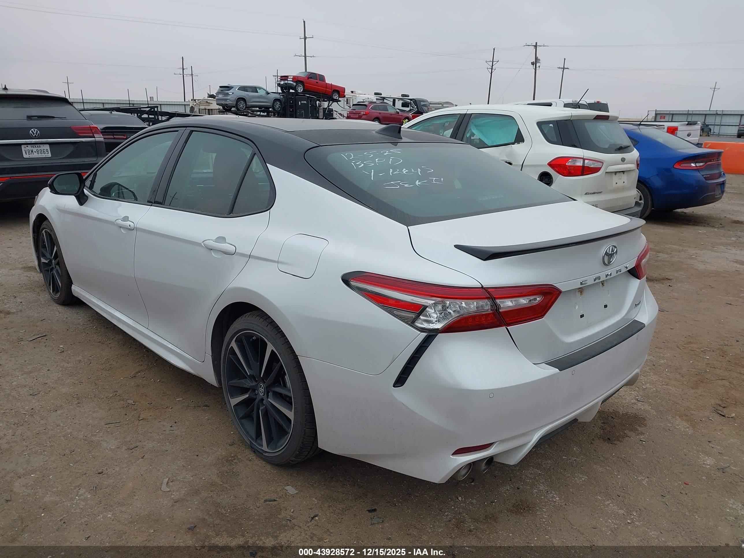 TOYOTA CAMRY image 3