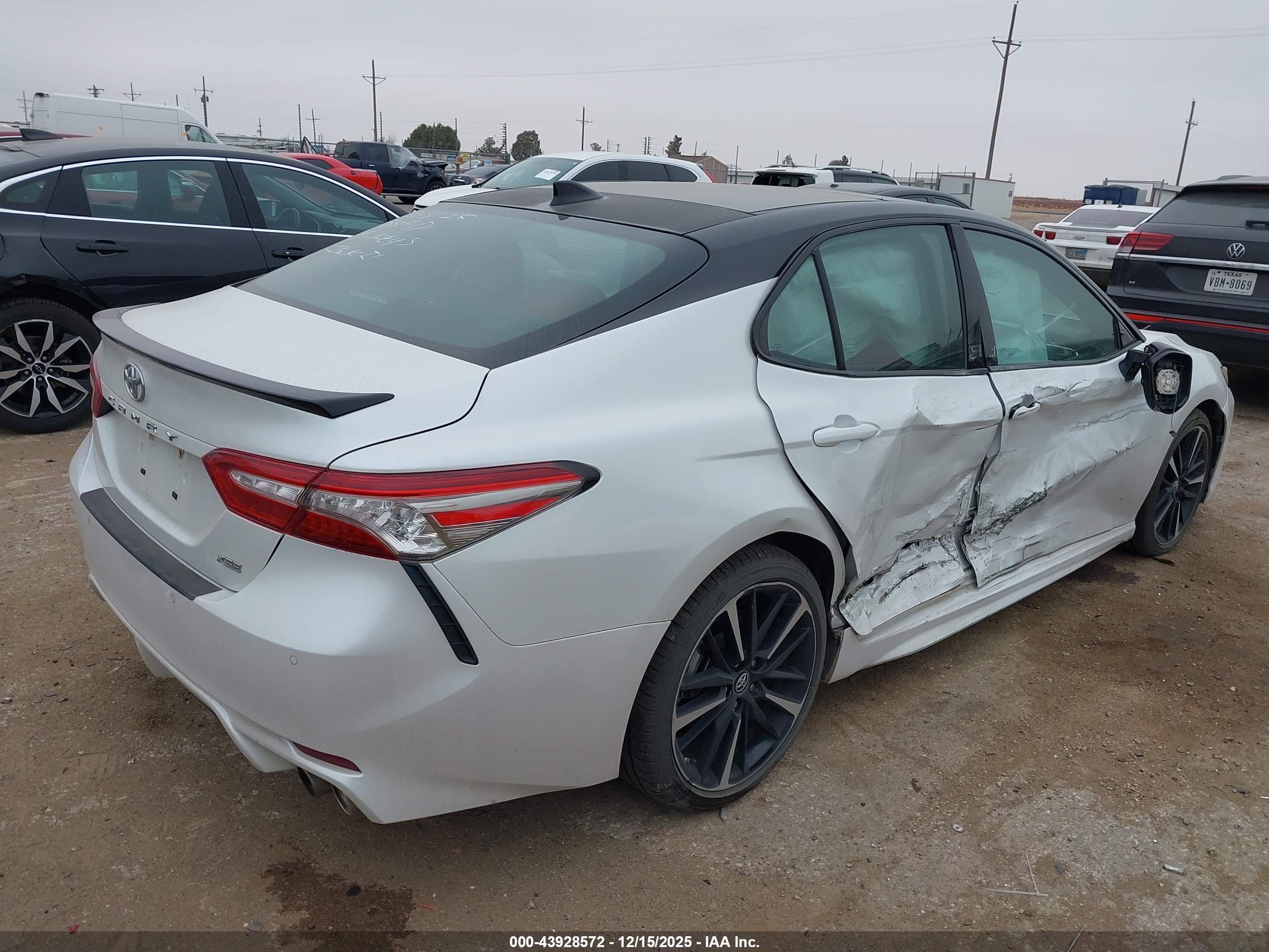 TOYOTA CAMRY image 4