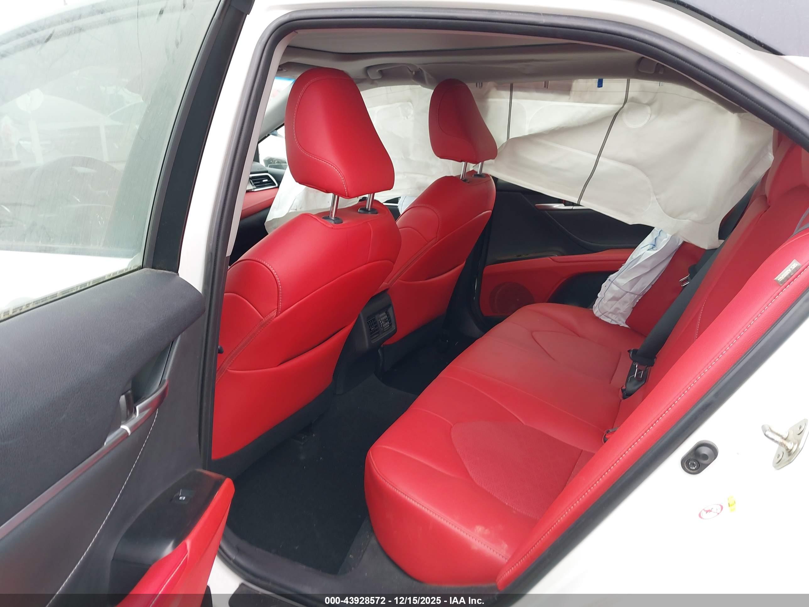 TOYOTA CAMRY image 8