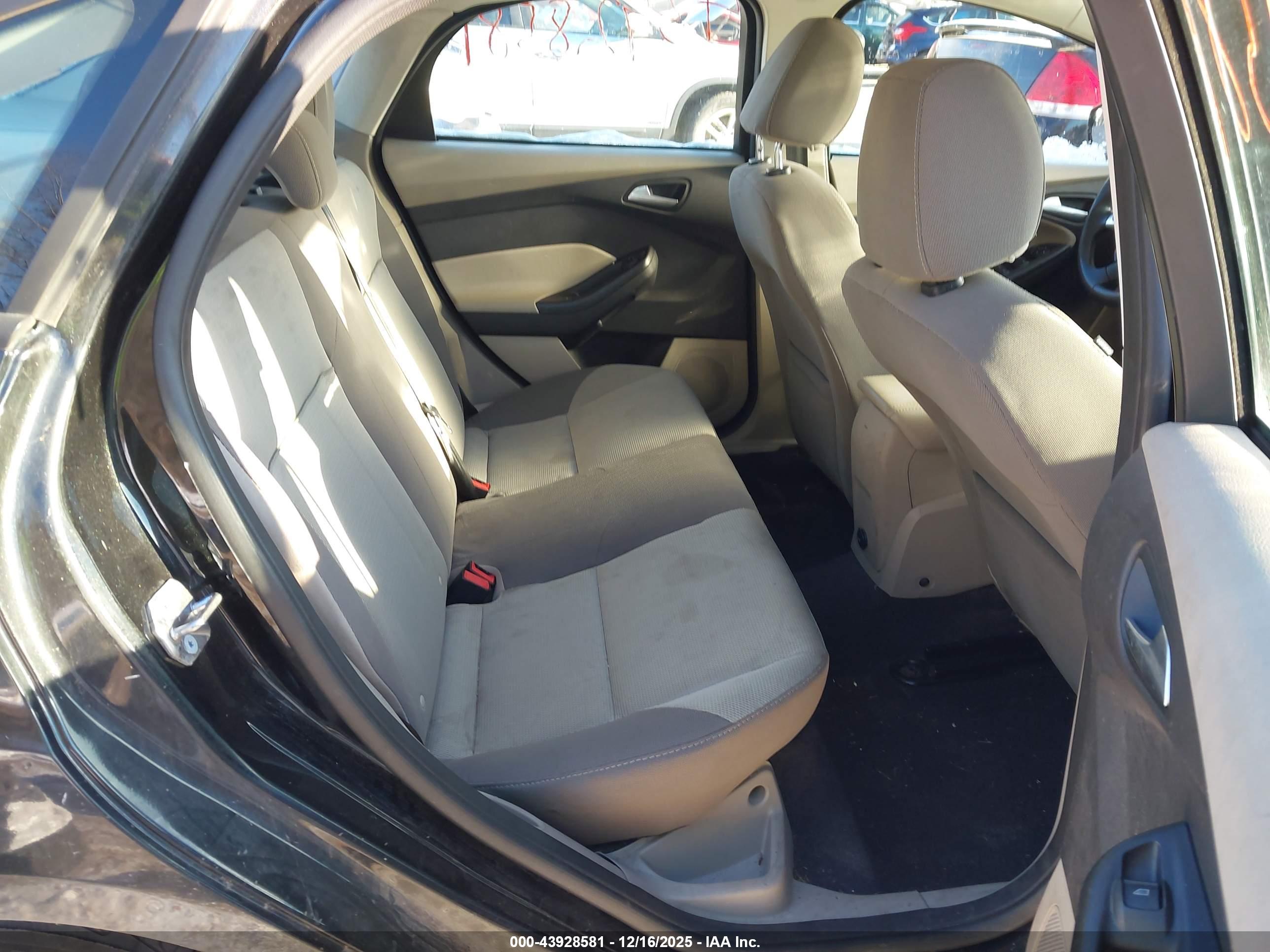 FORD FOCUS image 8