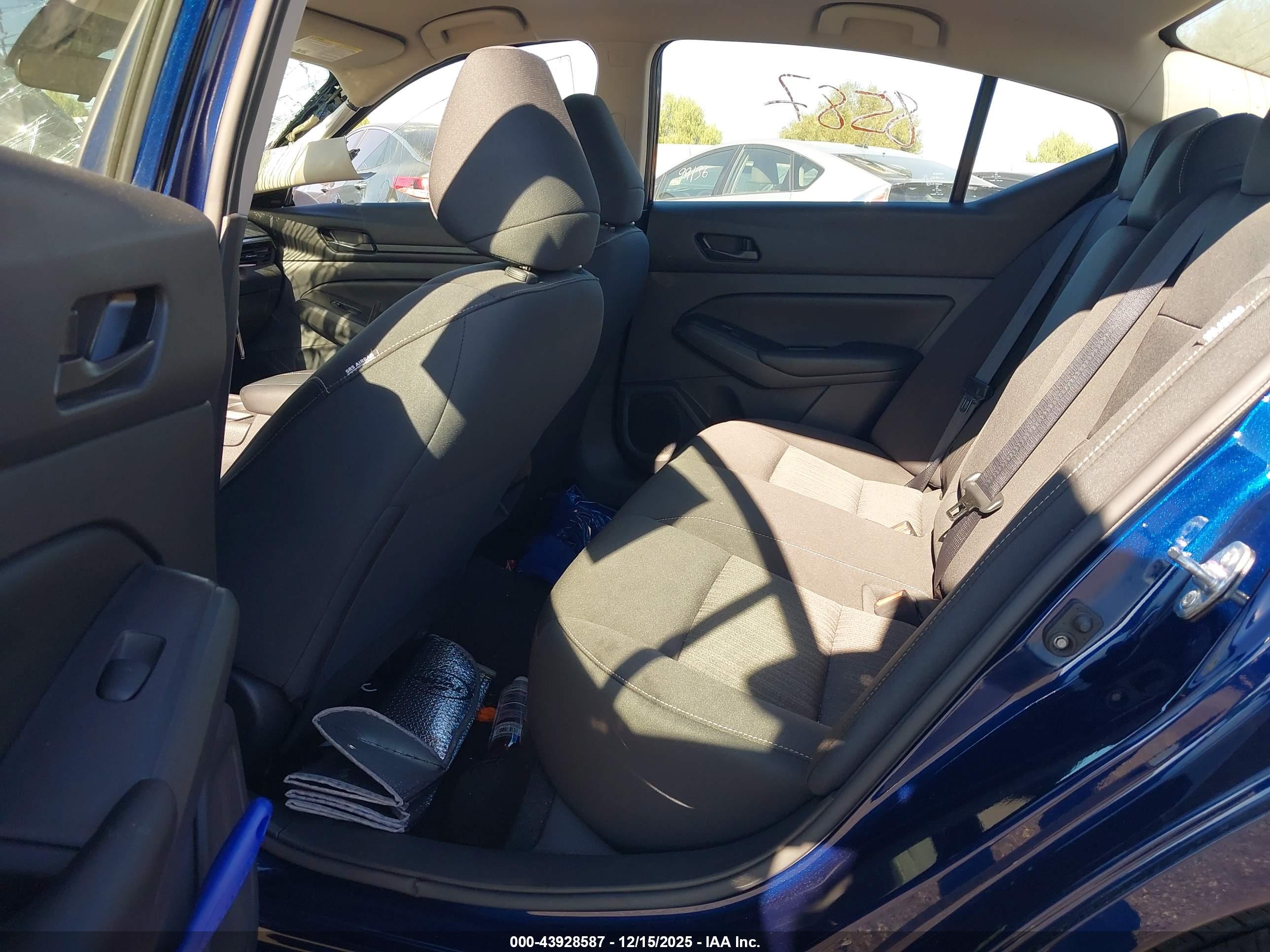 NISSAN ALTIMA image 8