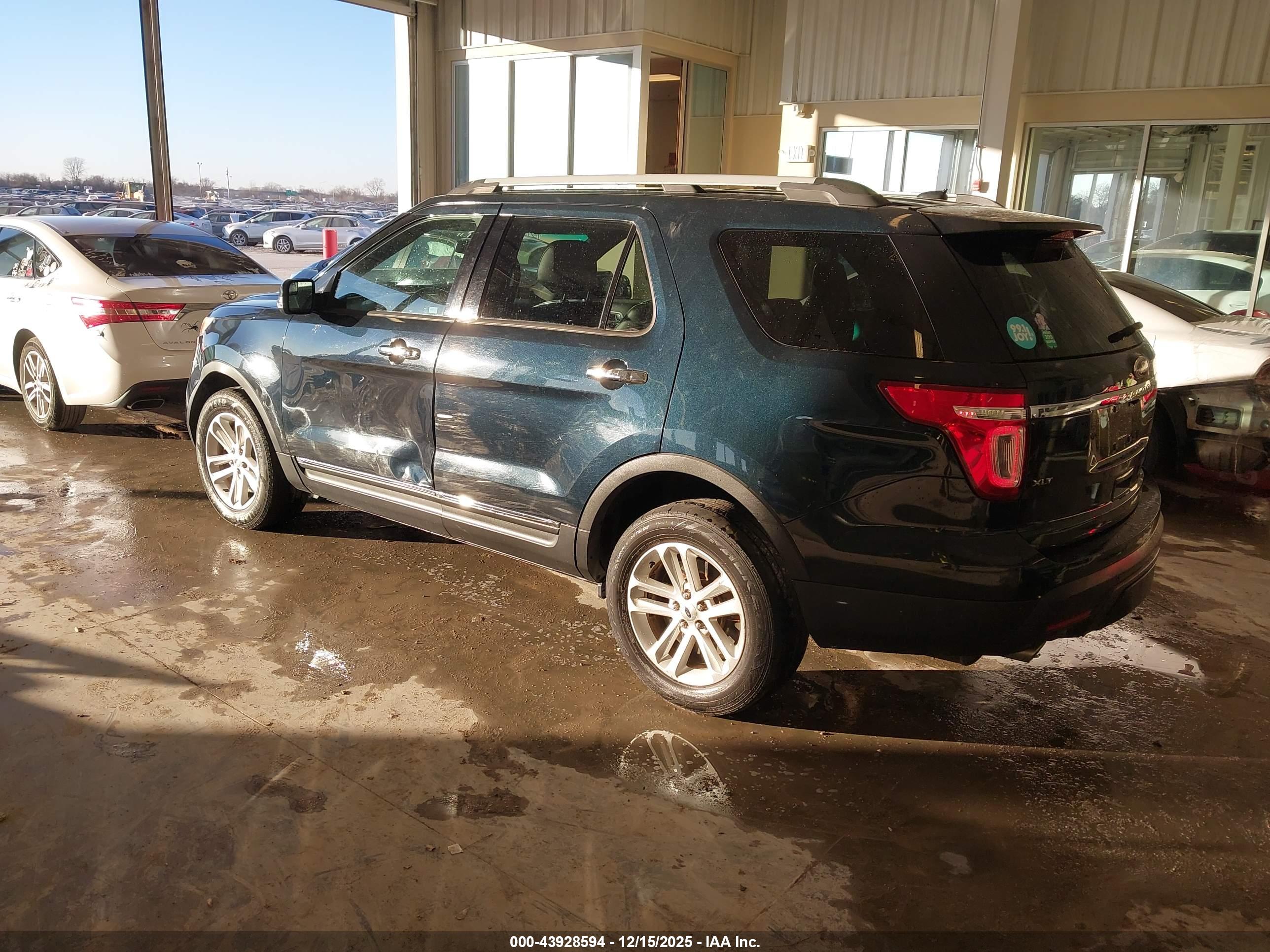 FORD EXPLORER image 3