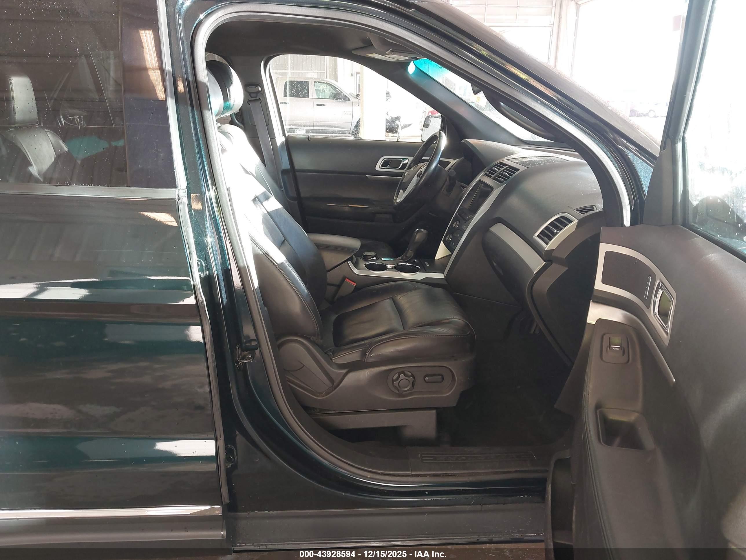 FORD EXPLORER image 5