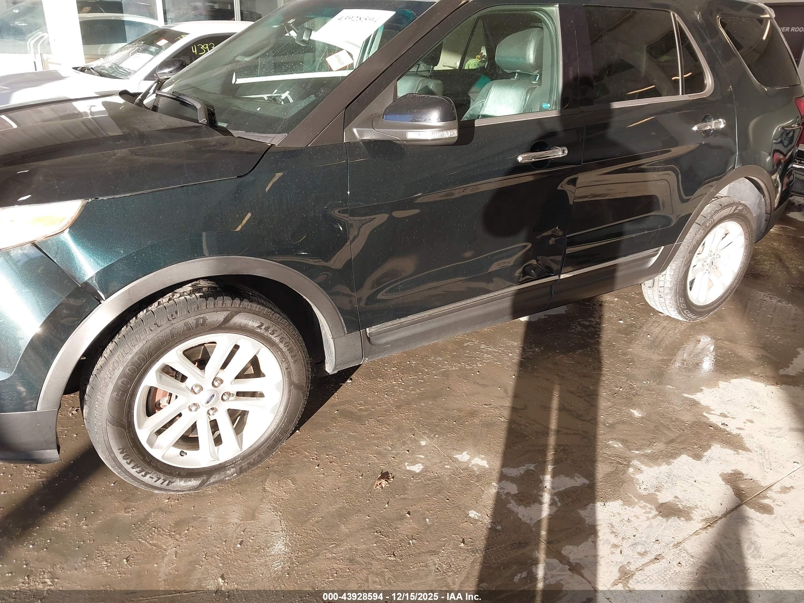 FORD EXPLORER image 6