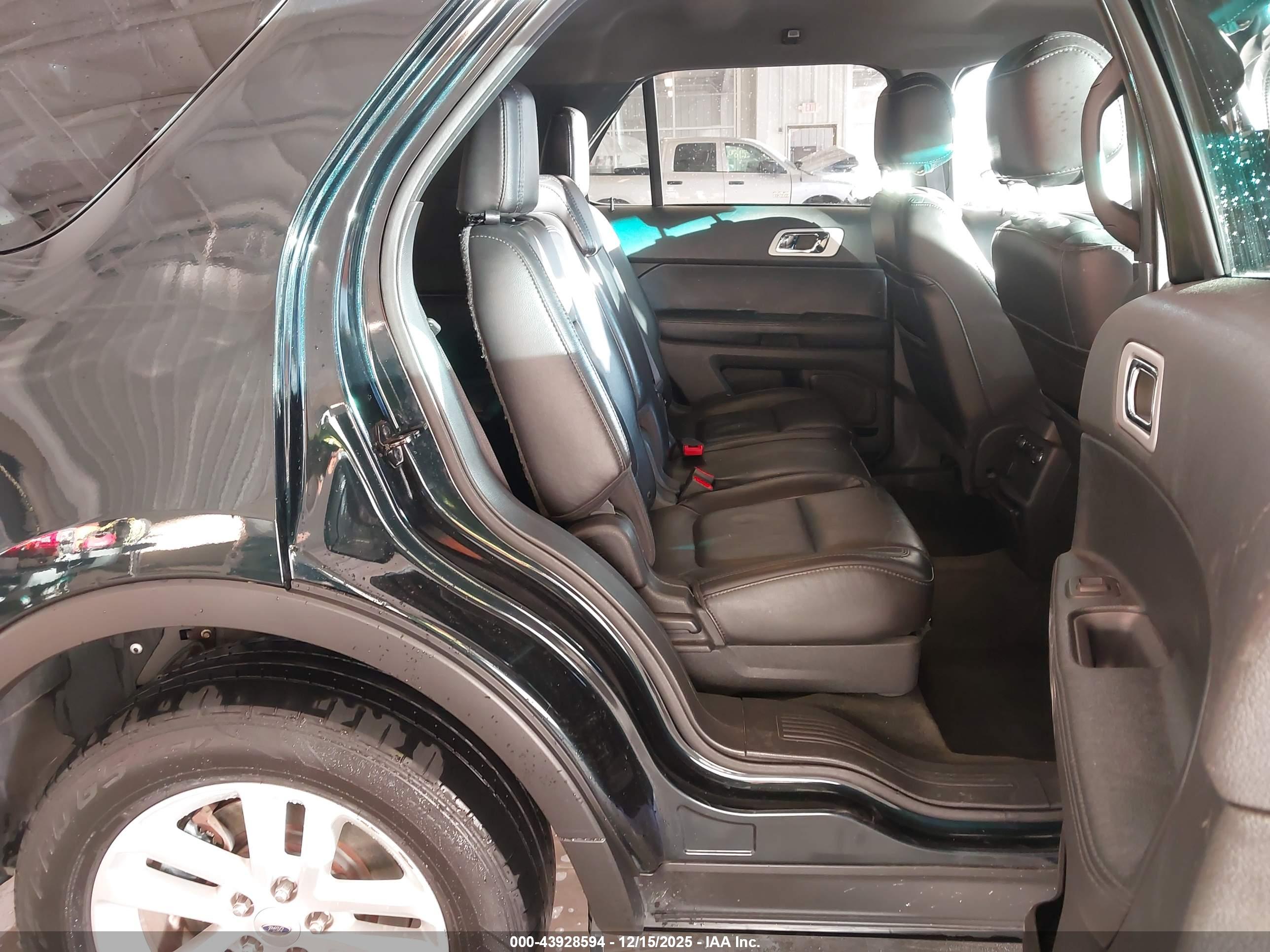 FORD EXPLORER image 8
