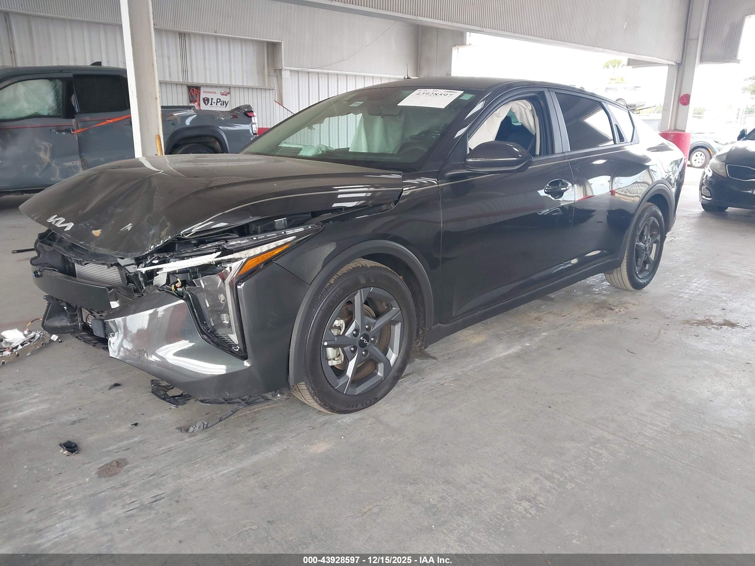 KIA K4 image 2