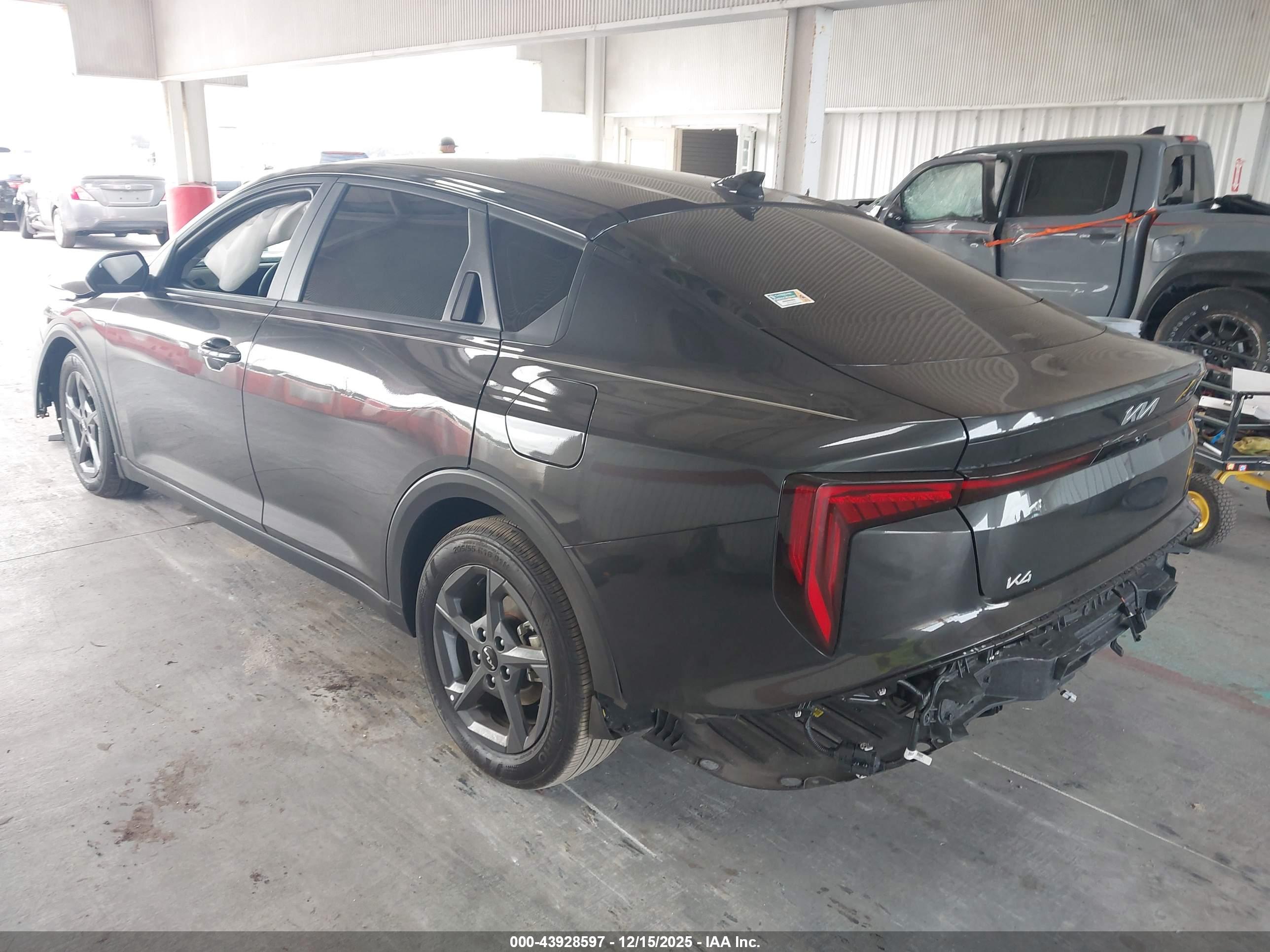 KIA K4 image 3