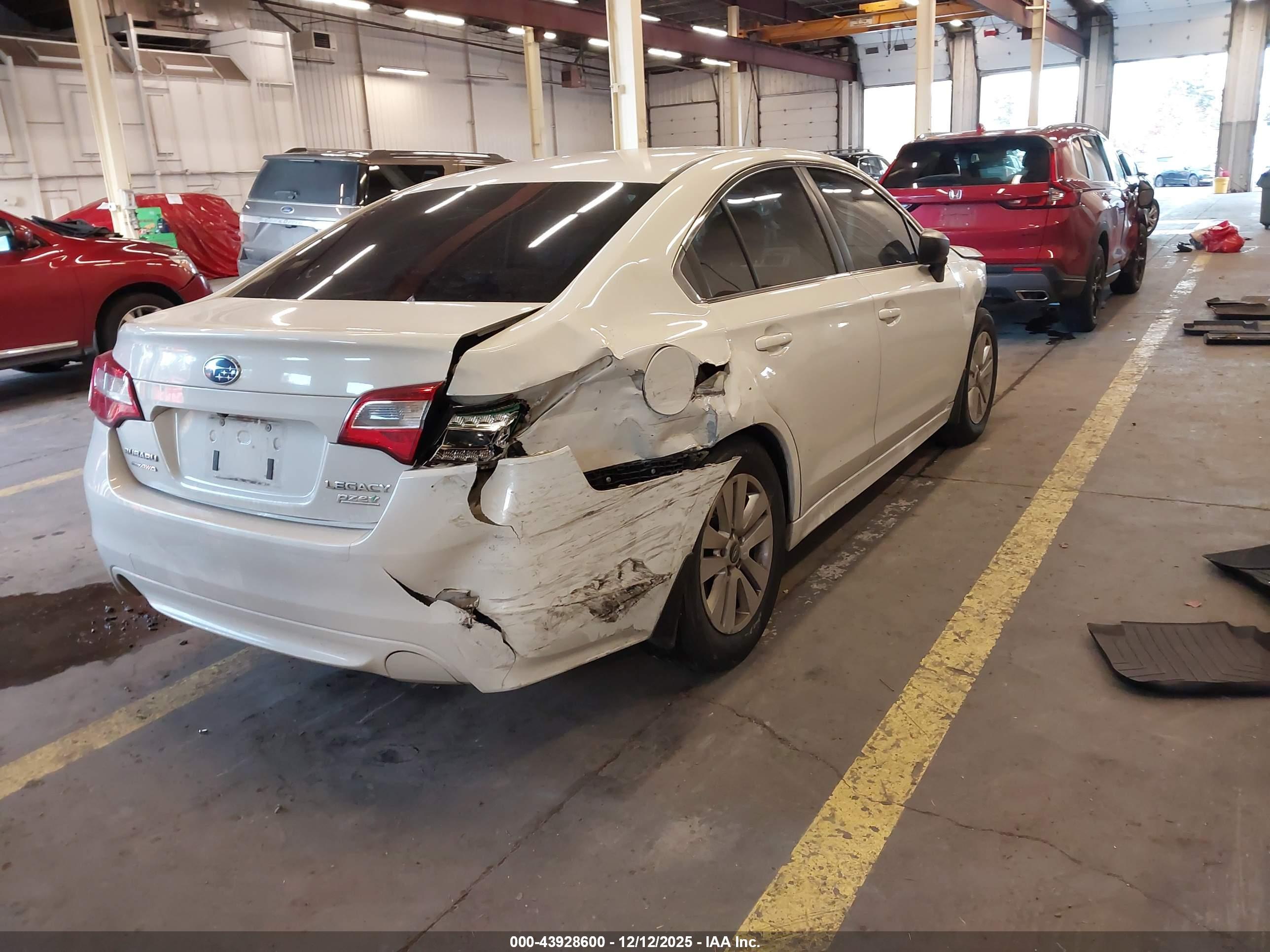 SUBARU LEGACY image 4