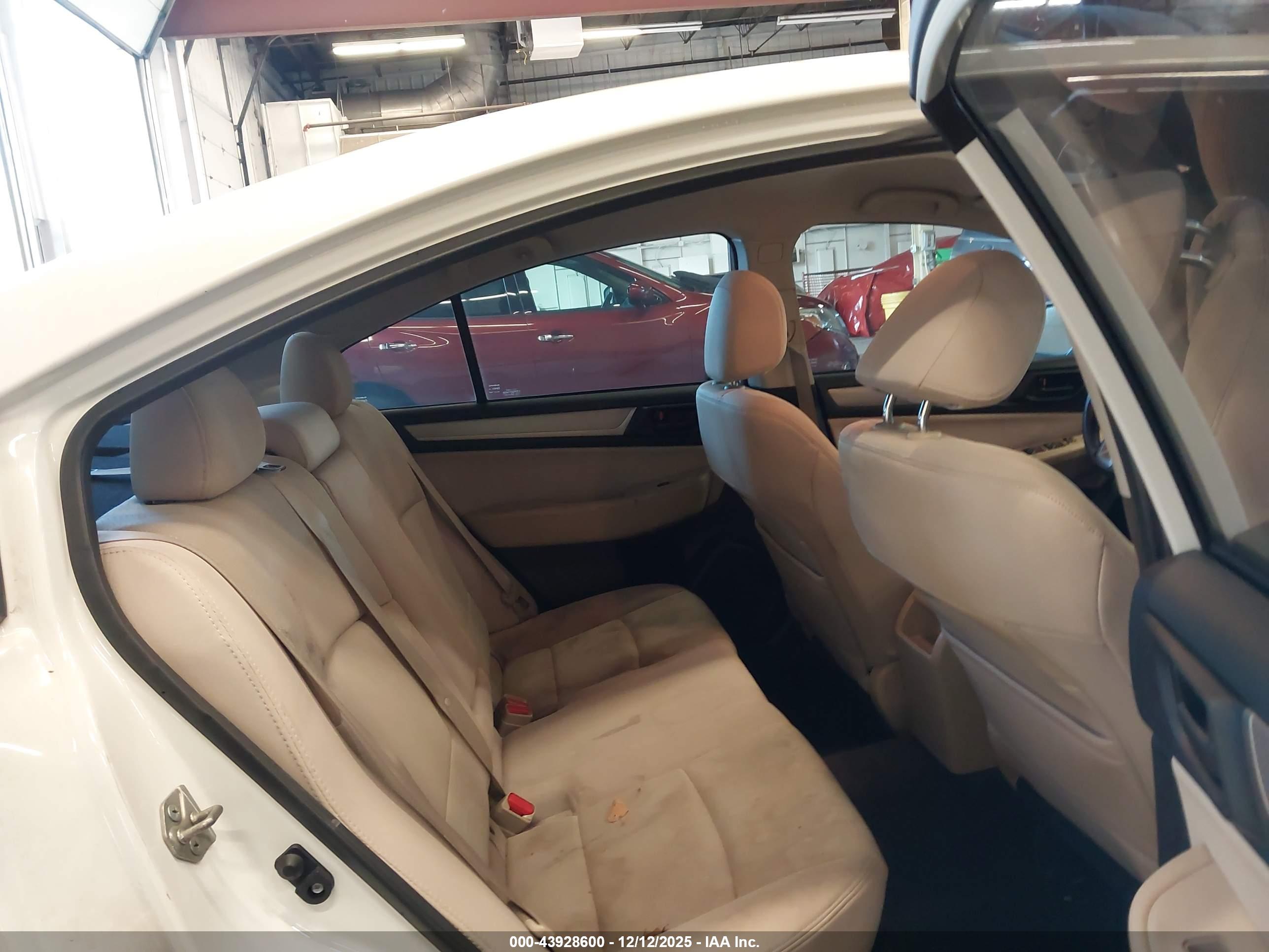 SUBARU LEGACY image 8