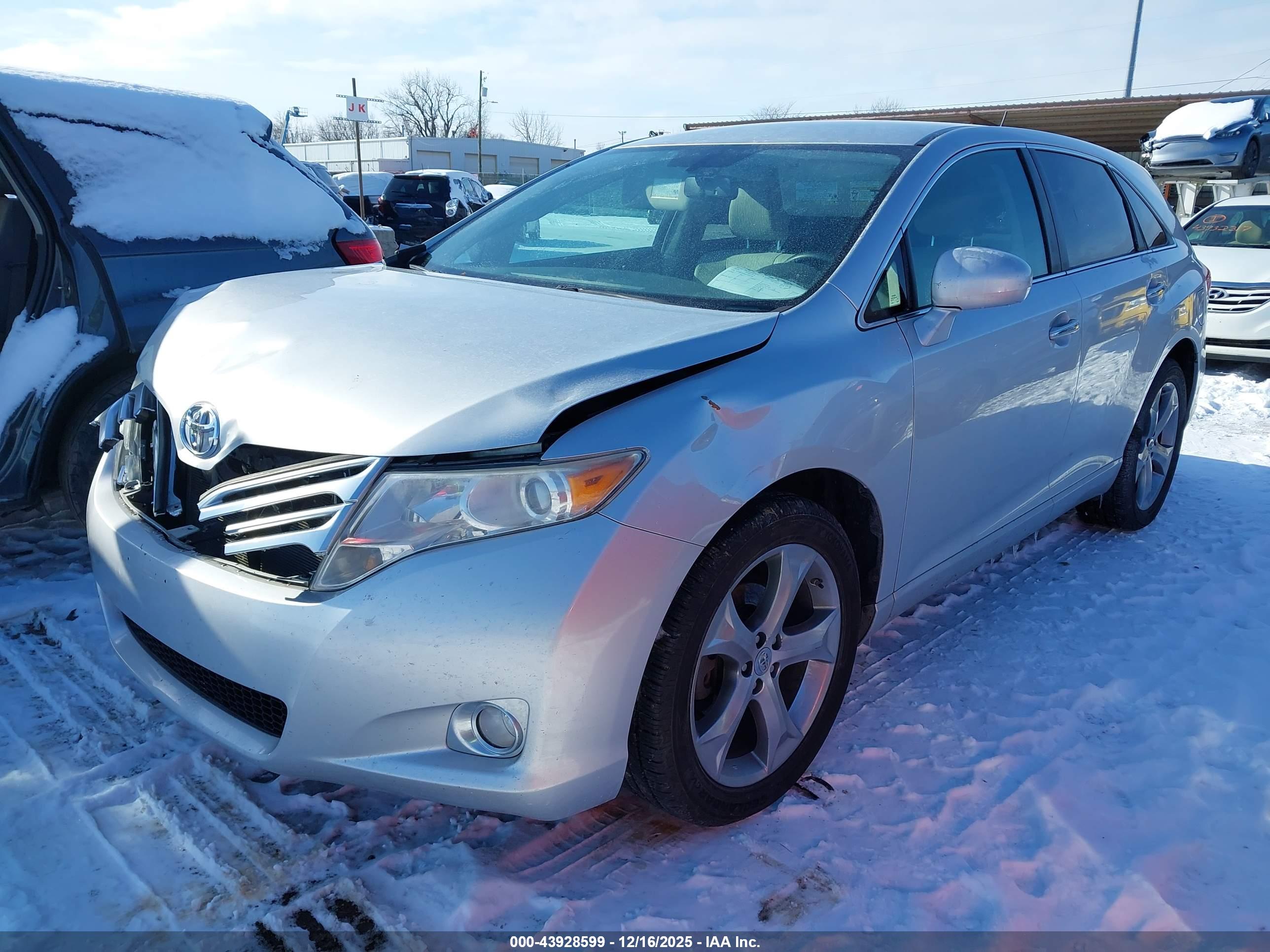 TOYOTA VENZA image 2
