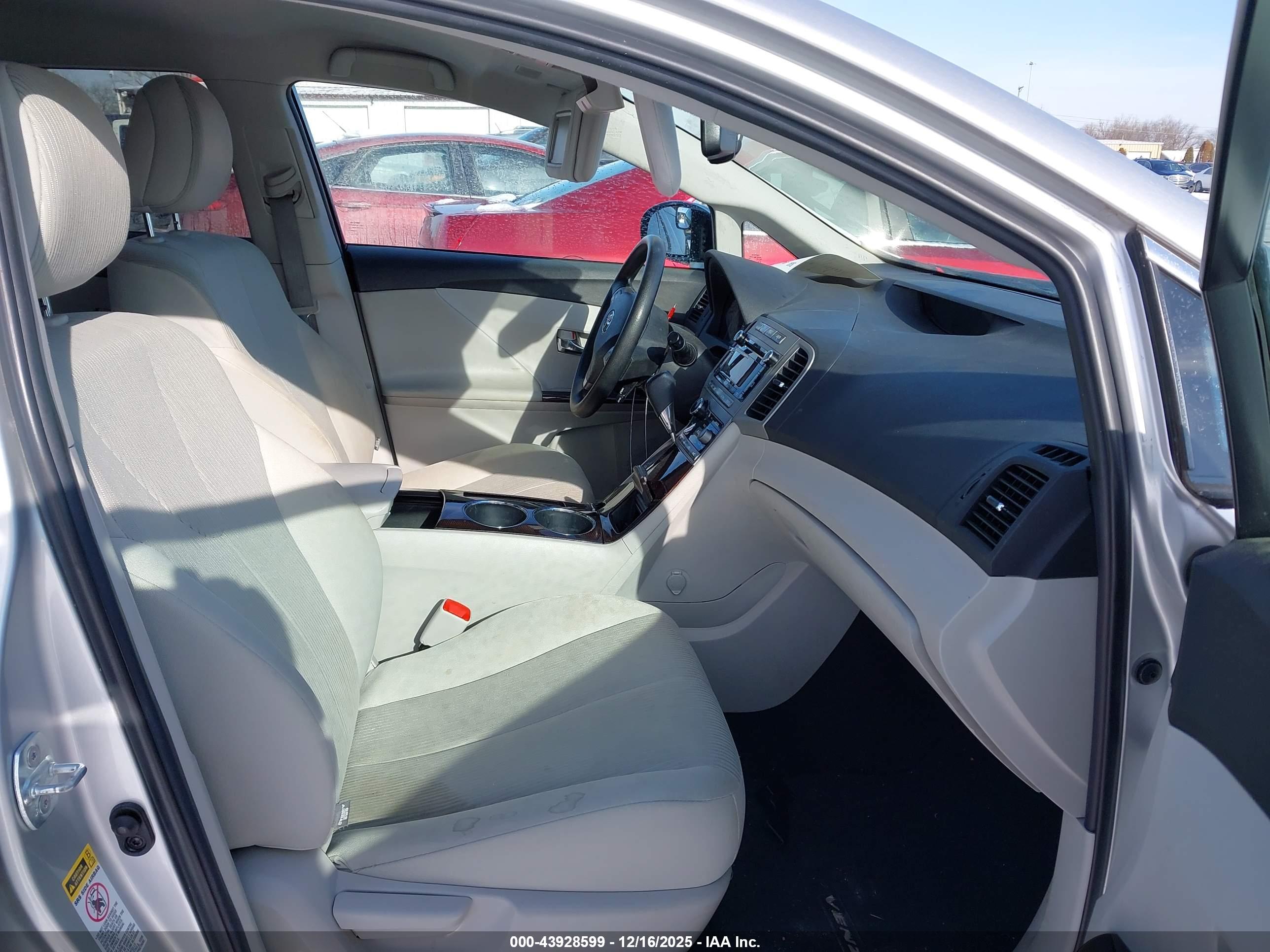 TOYOTA VENZA image 5