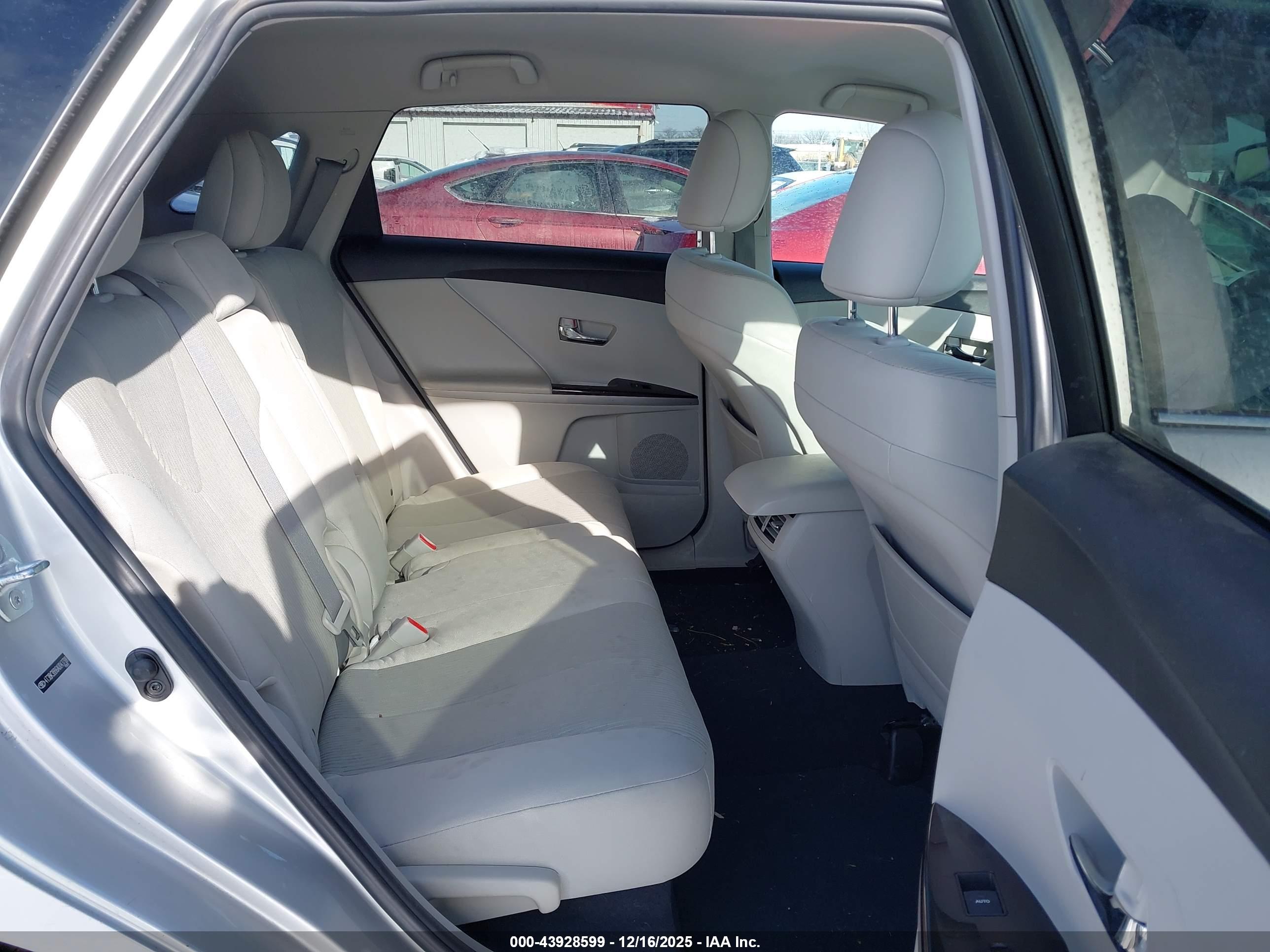 TOYOTA VENZA image 8