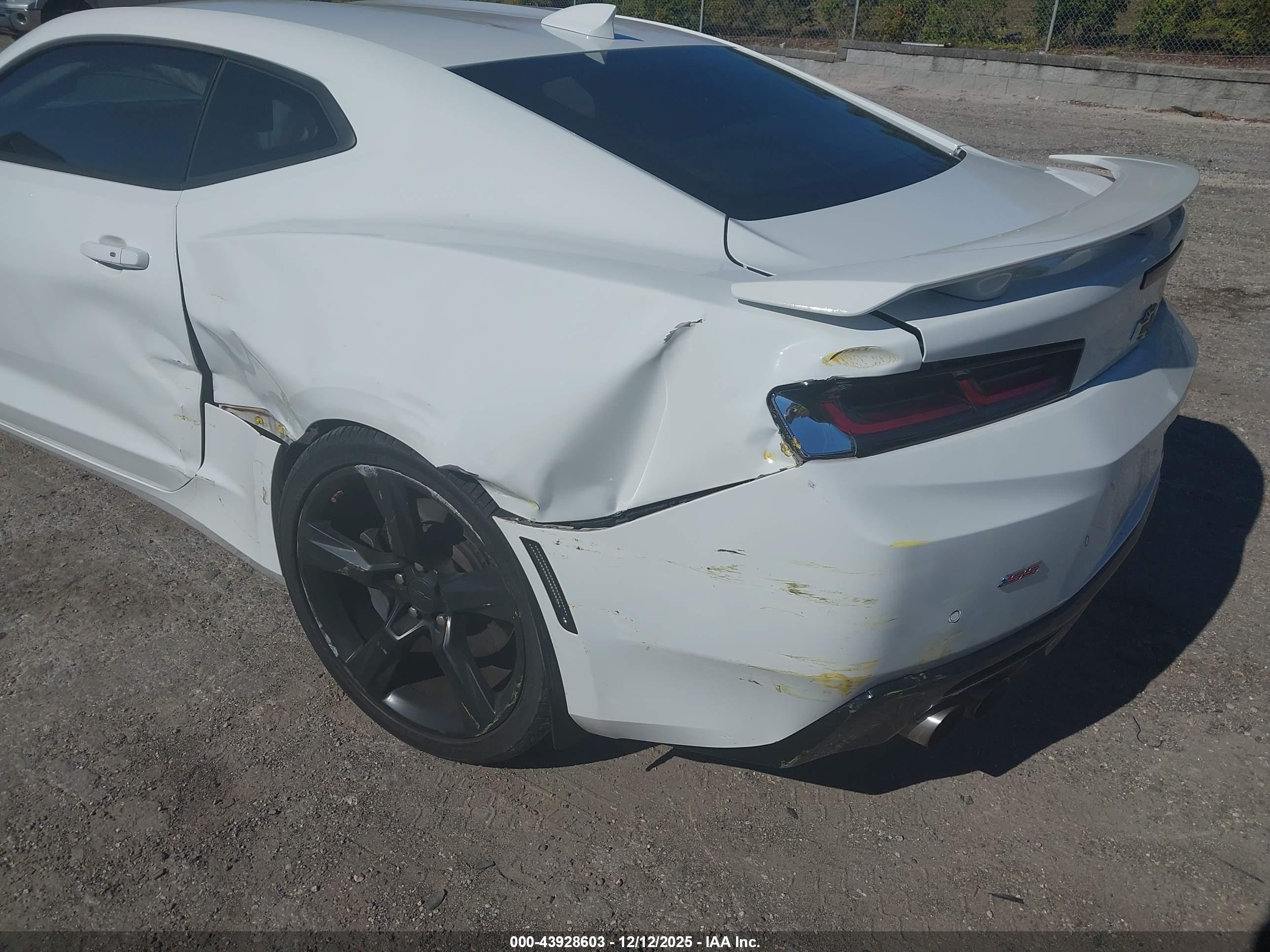 CHEVROLET CAMARO image 6
