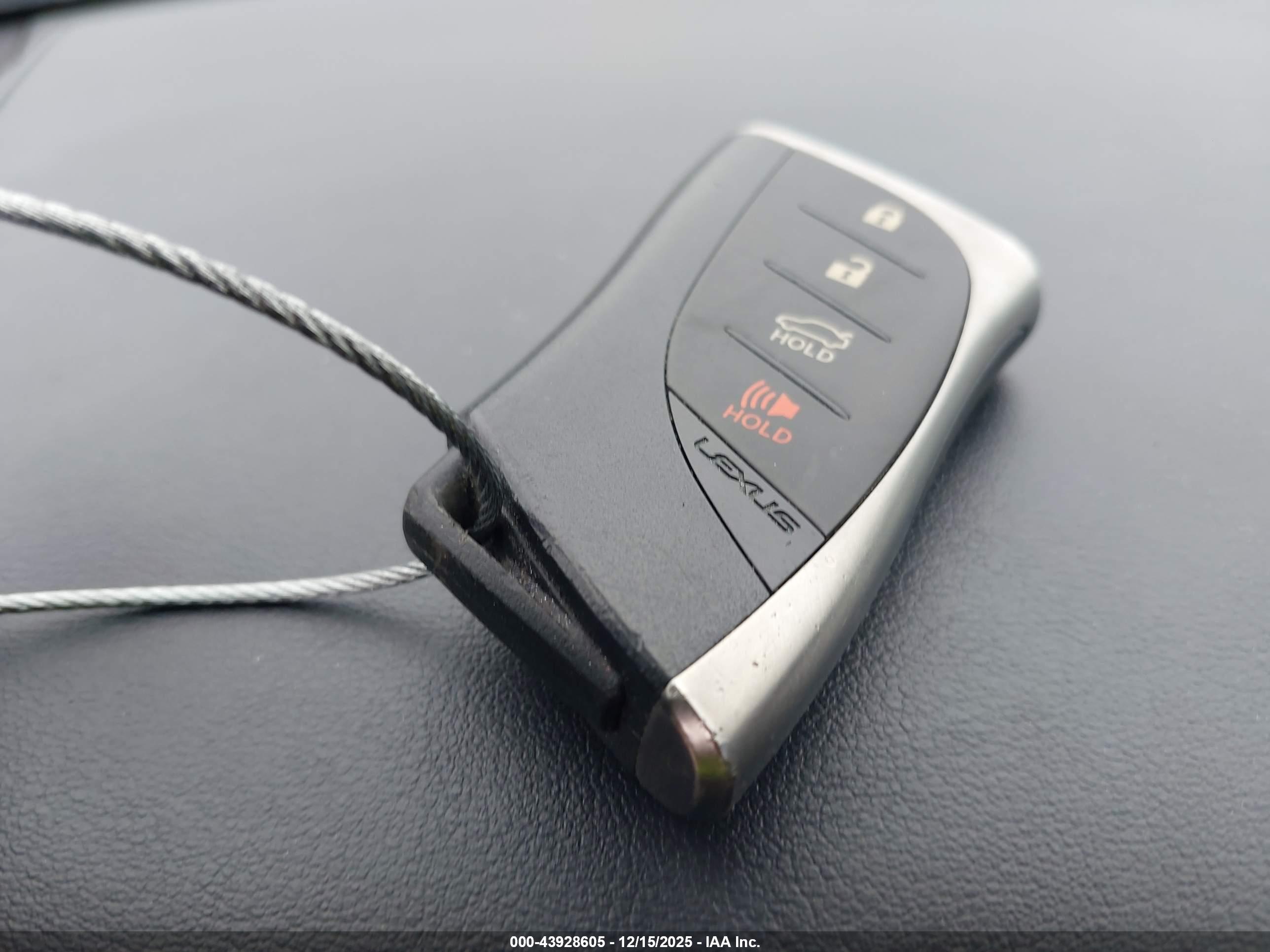 LEXUS ES image 11