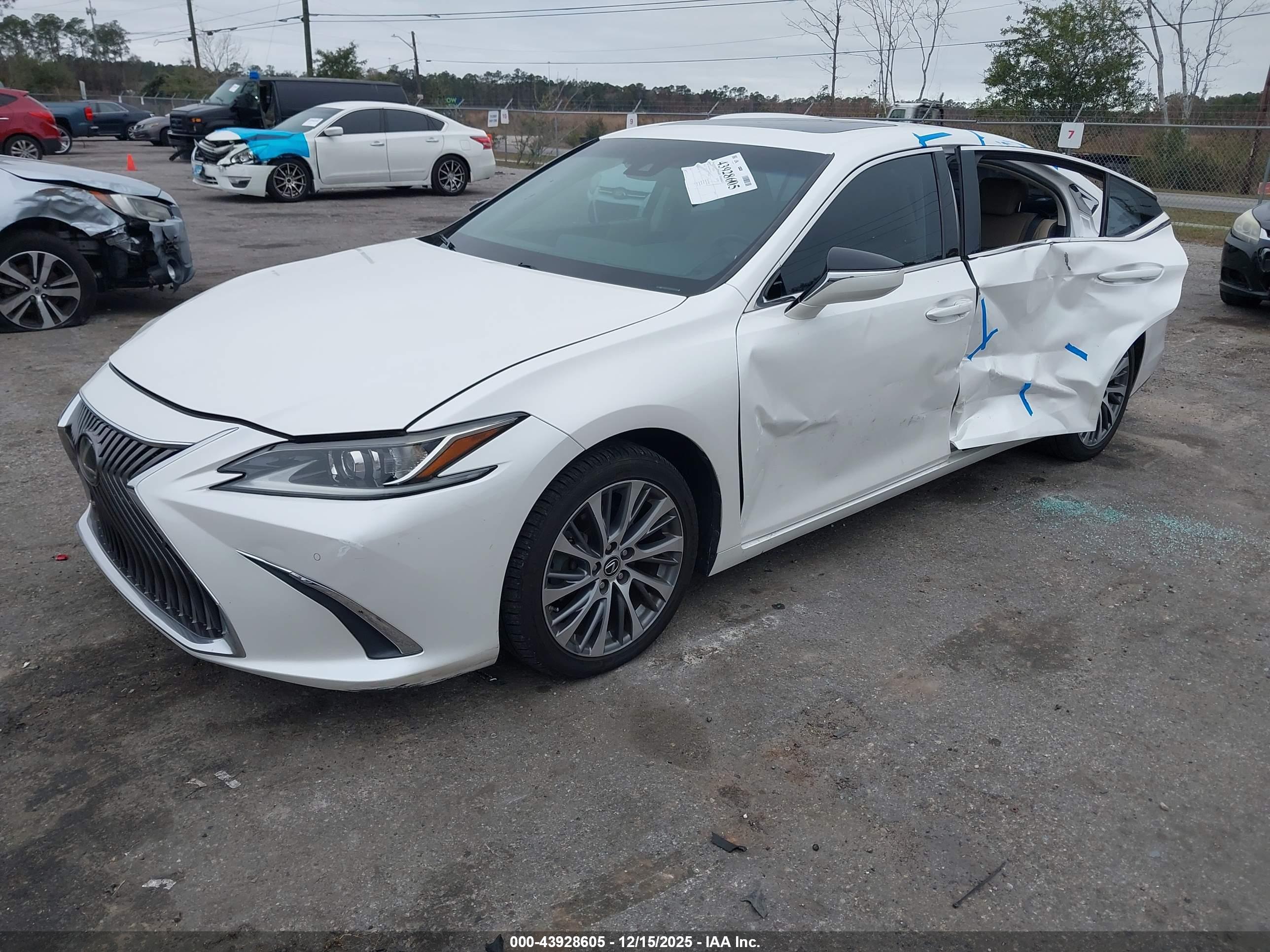 LEXUS ES image 2