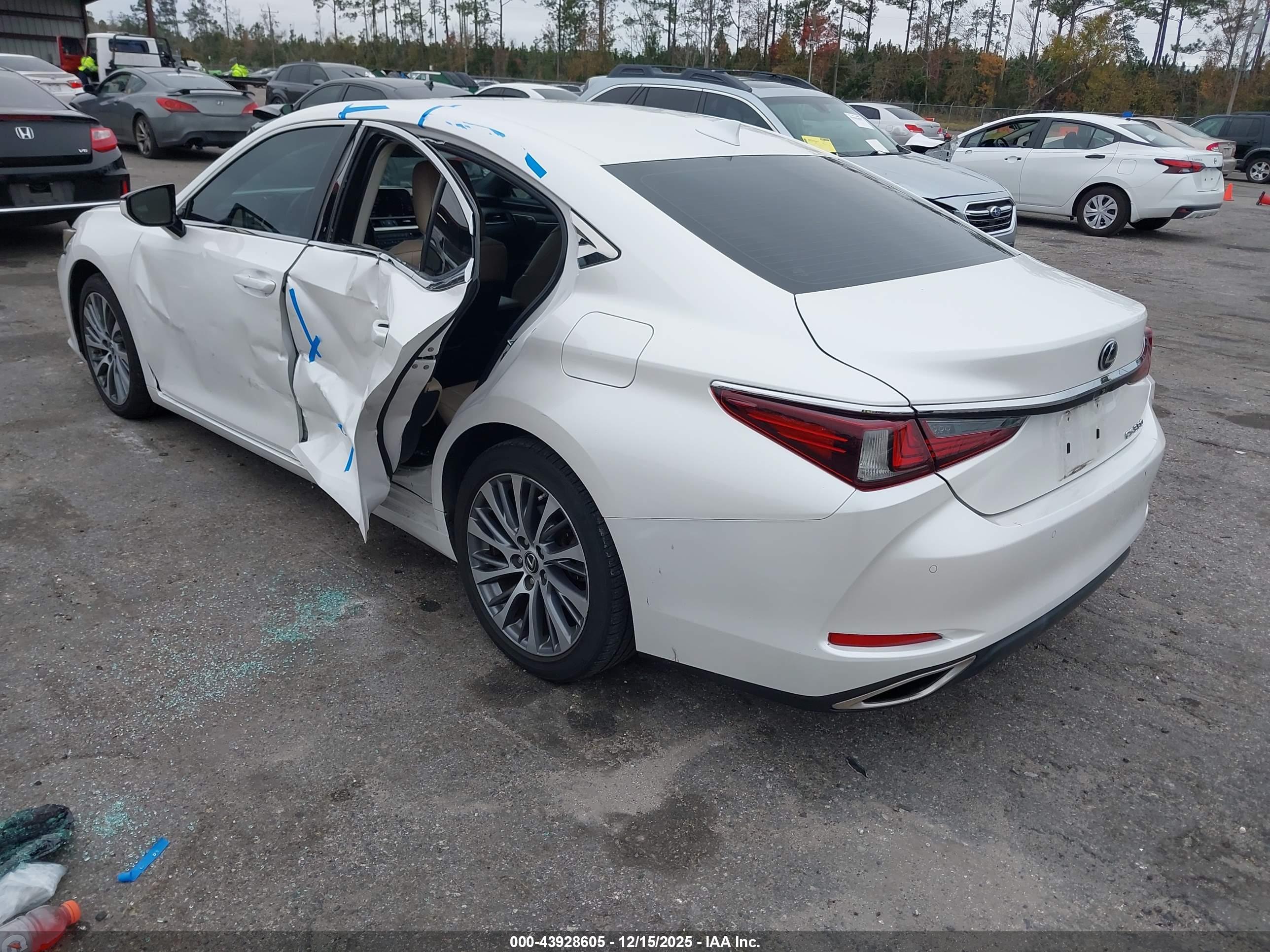 LEXUS ES image 3