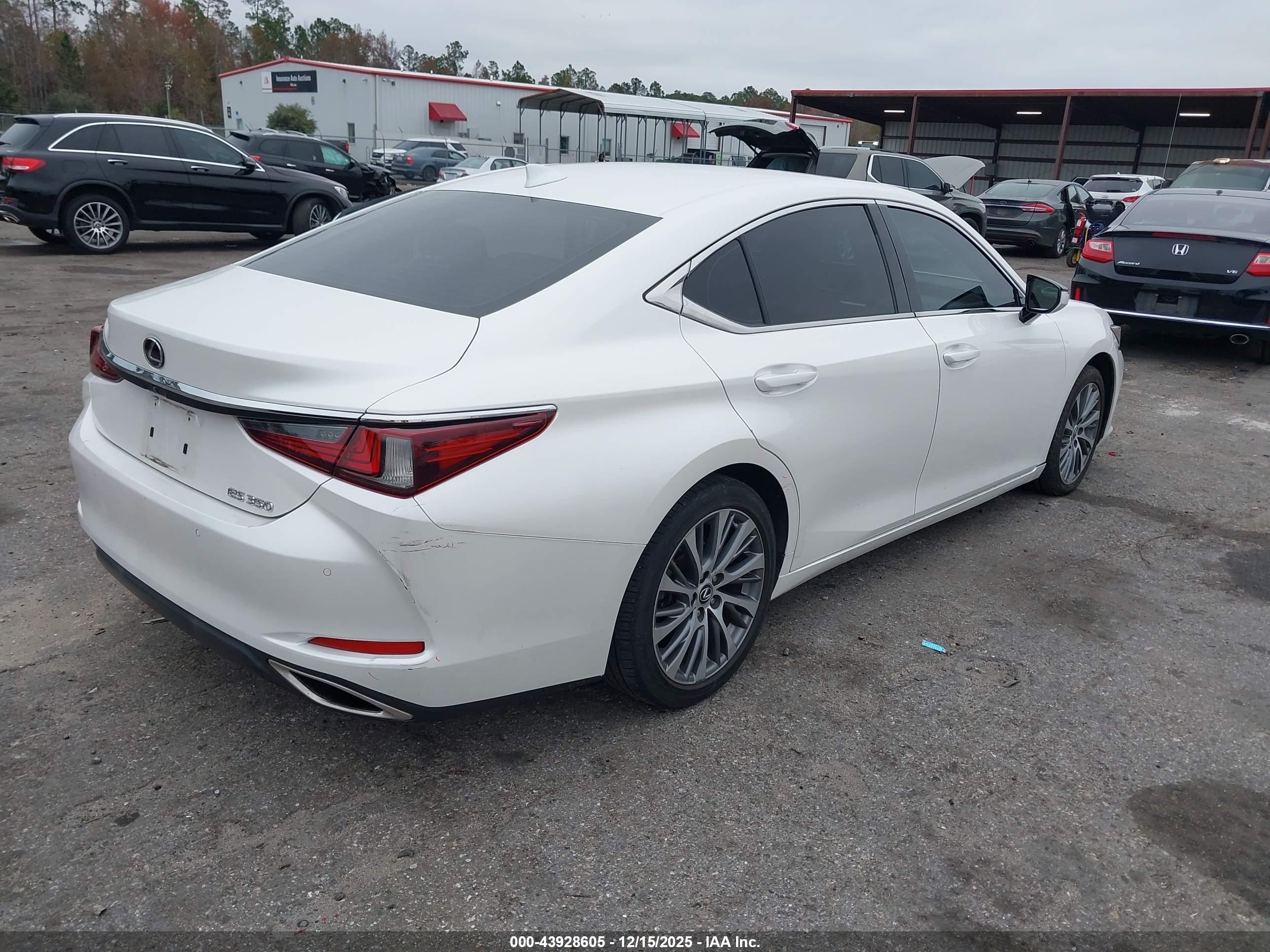 LEXUS ES image 4