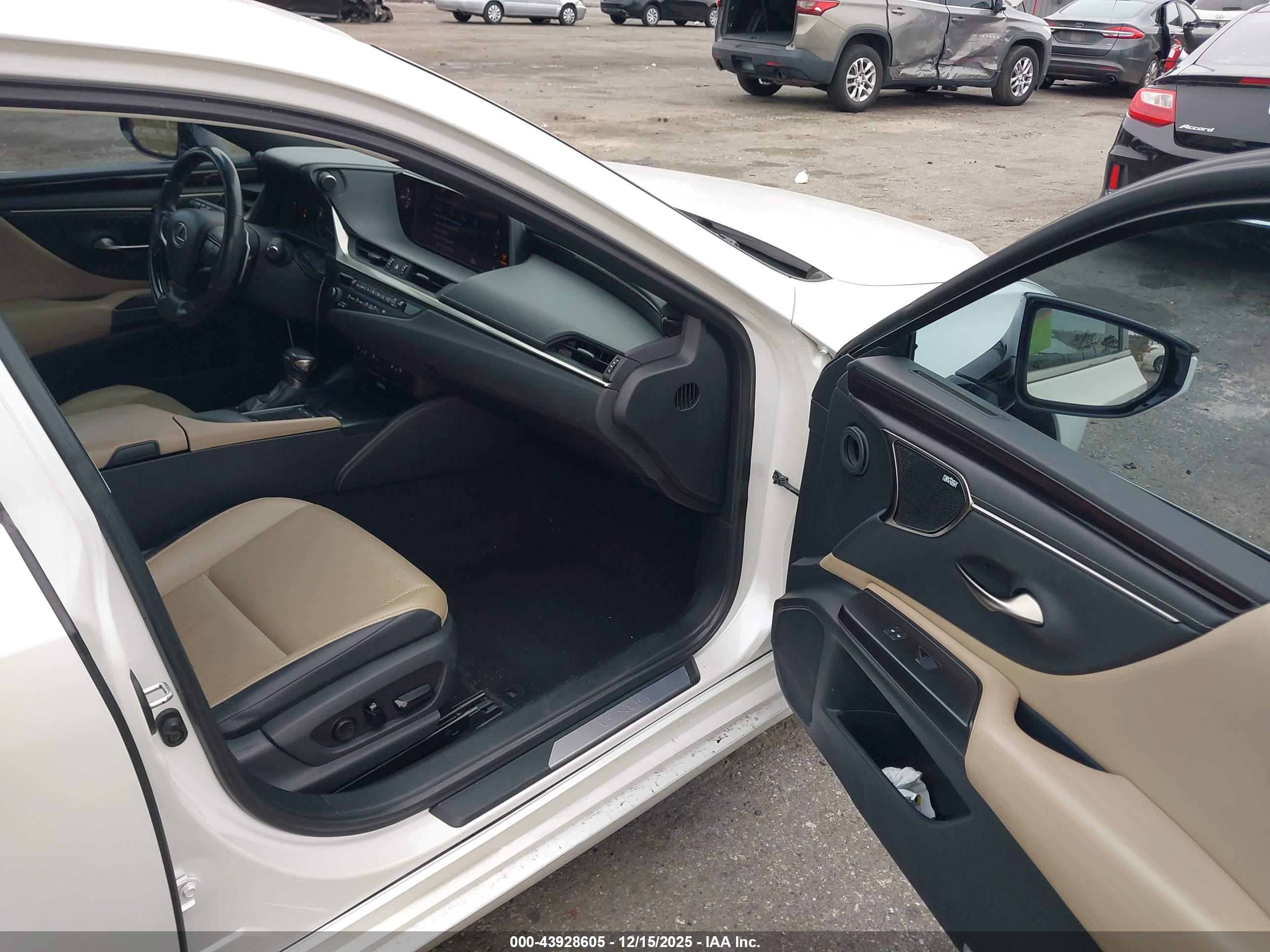LEXUS ES image 5