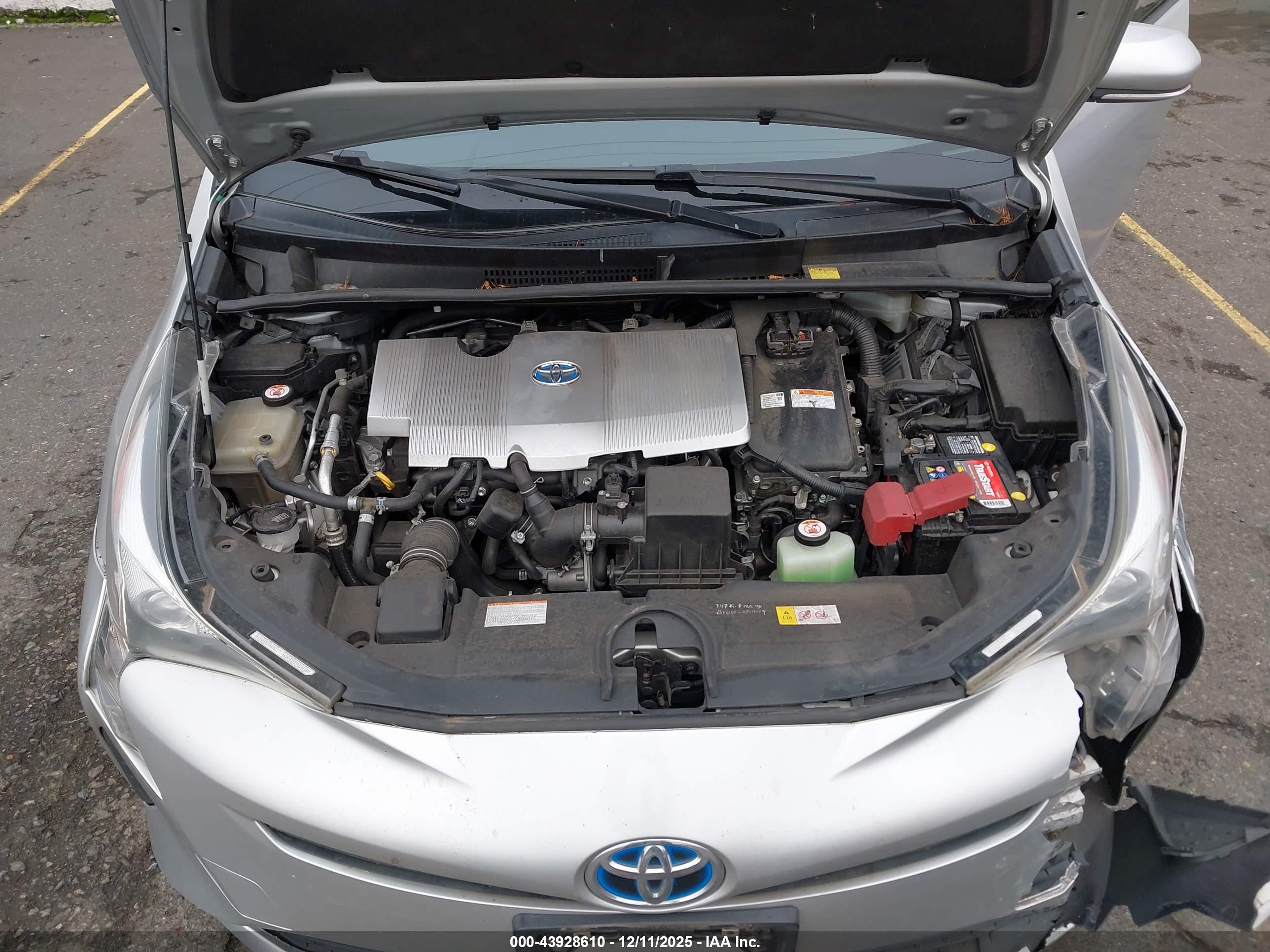 TOYOTA PRIUS image 10
