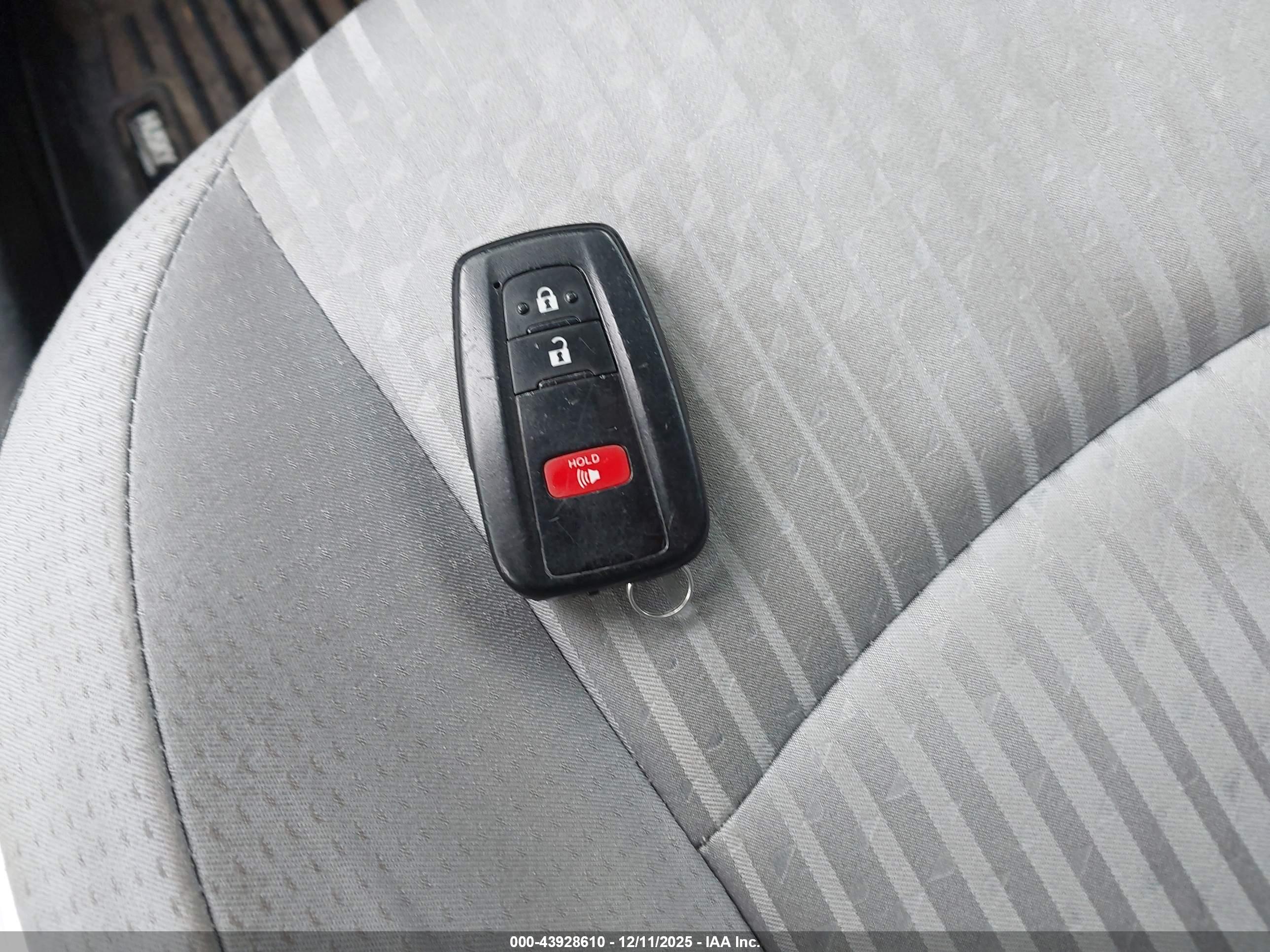 TOYOTA PRIUS image 11
