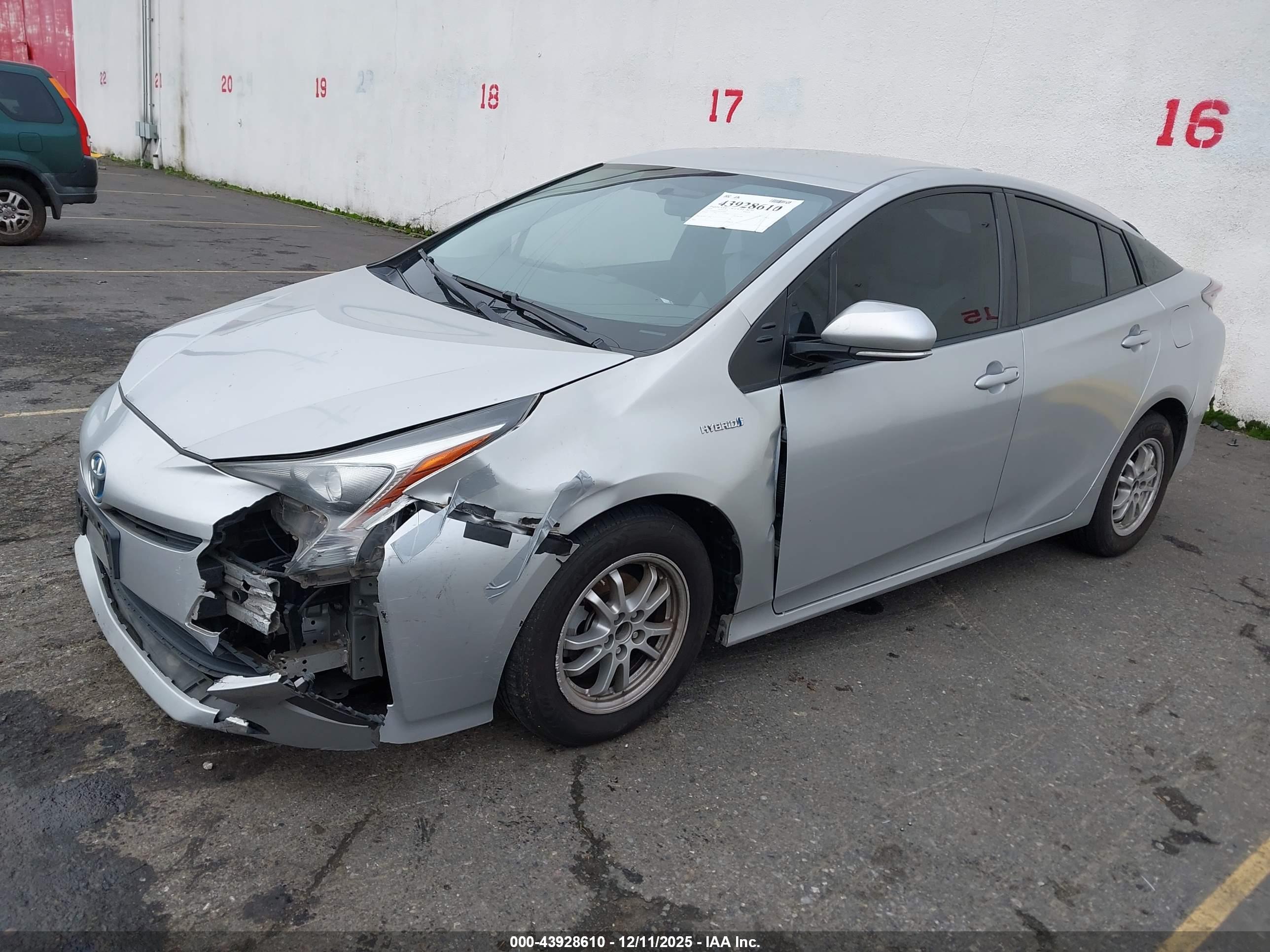 TOYOTA PRIUS image 2