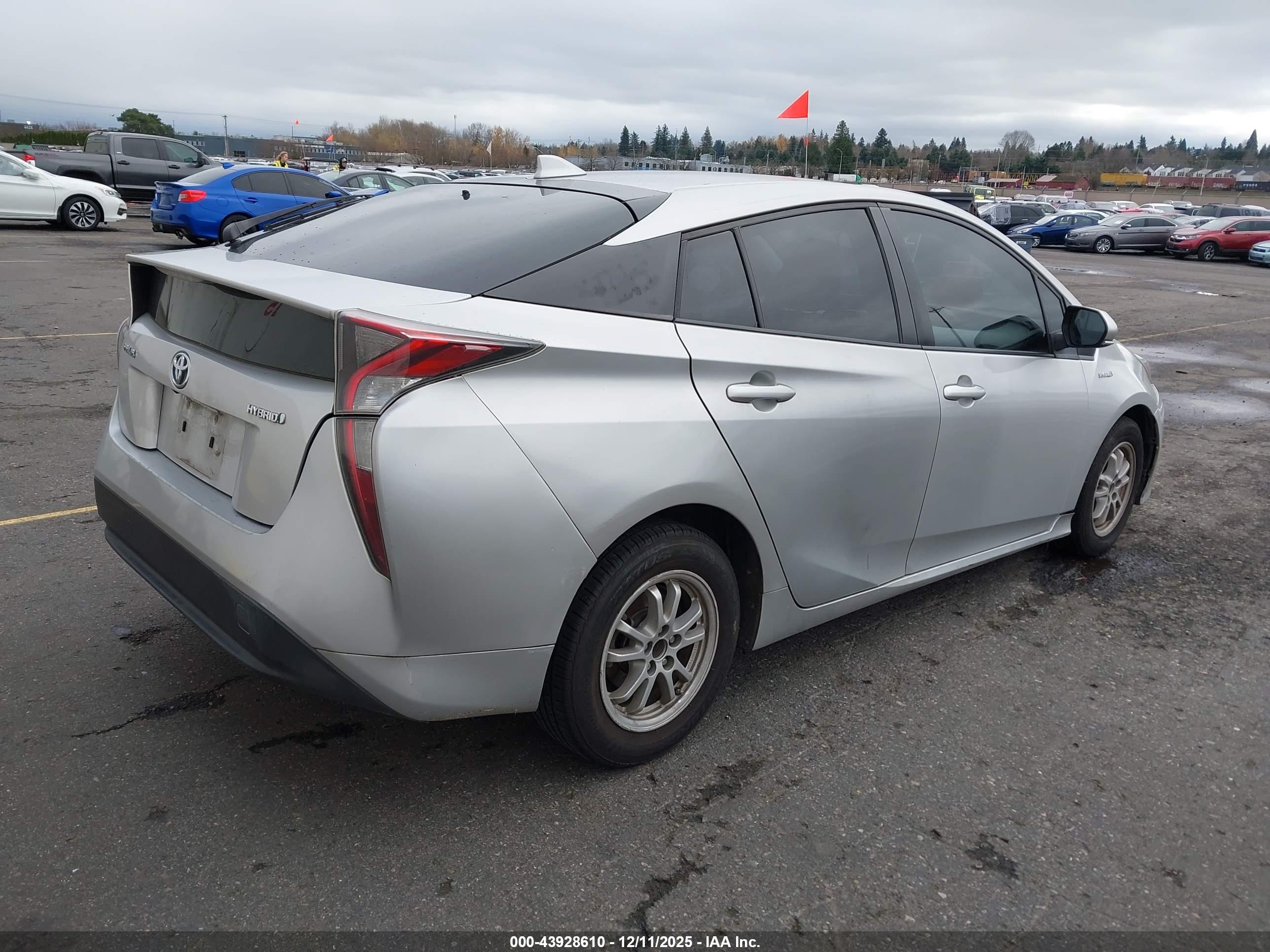 TOYOTA PRIUS image 4