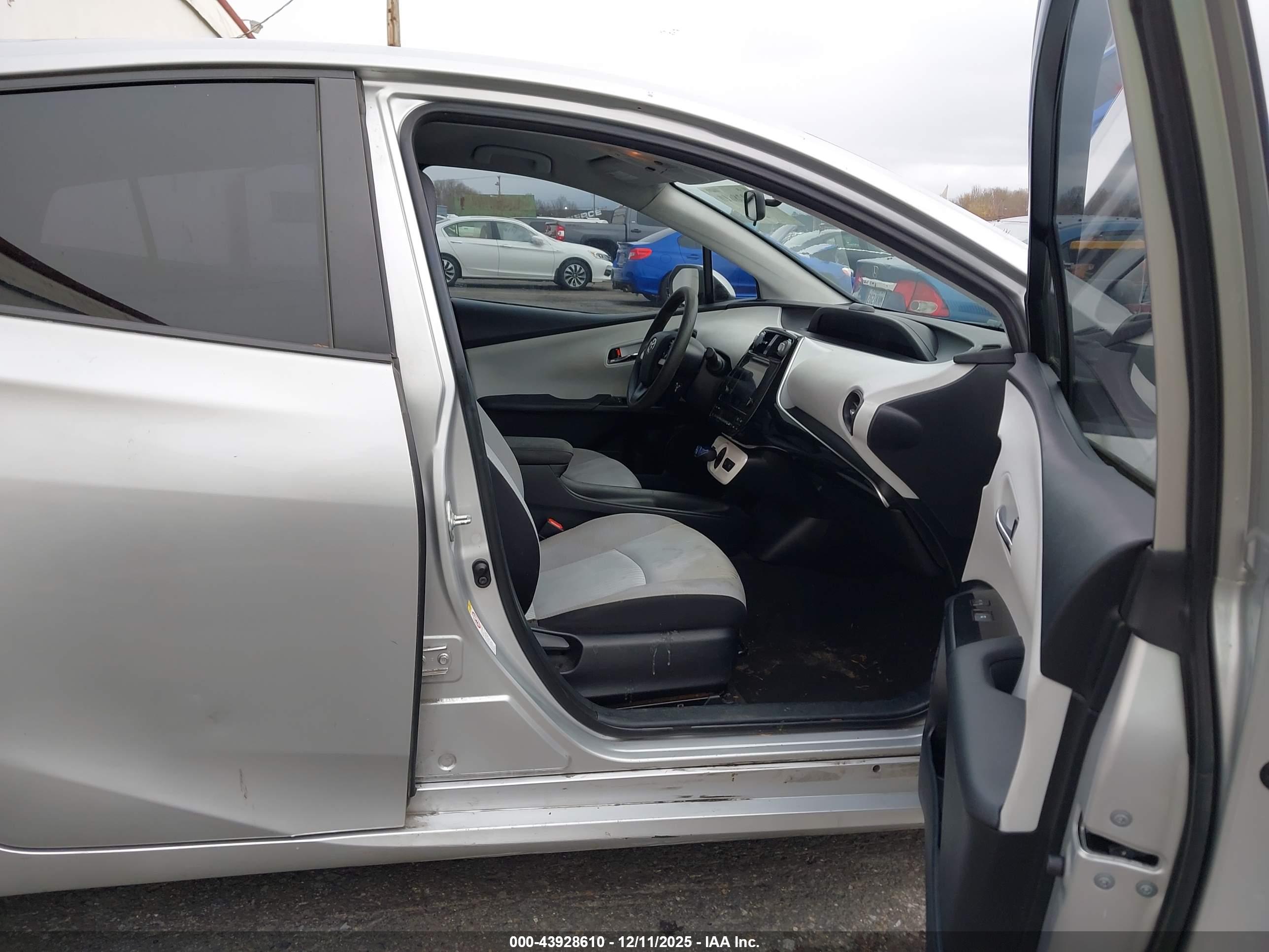 TOYOTA PRIUS image 5