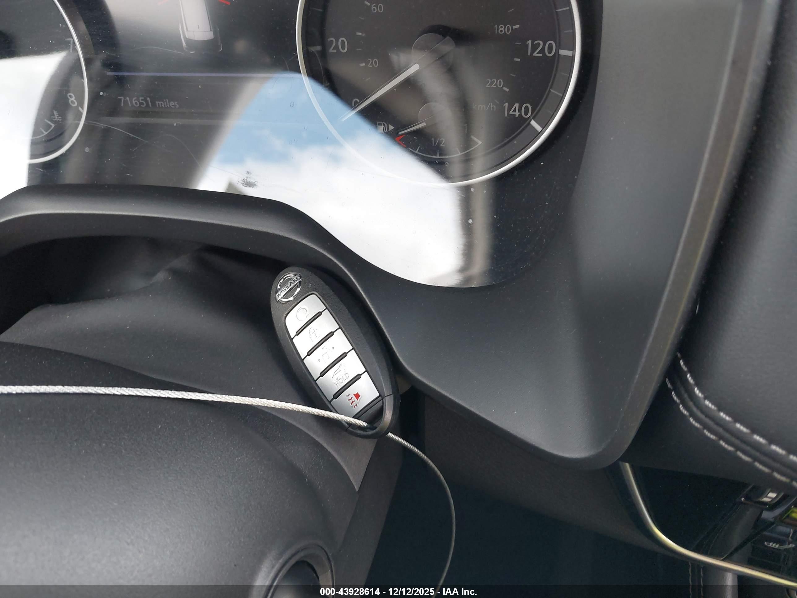 NISSAN ROGUE image 11