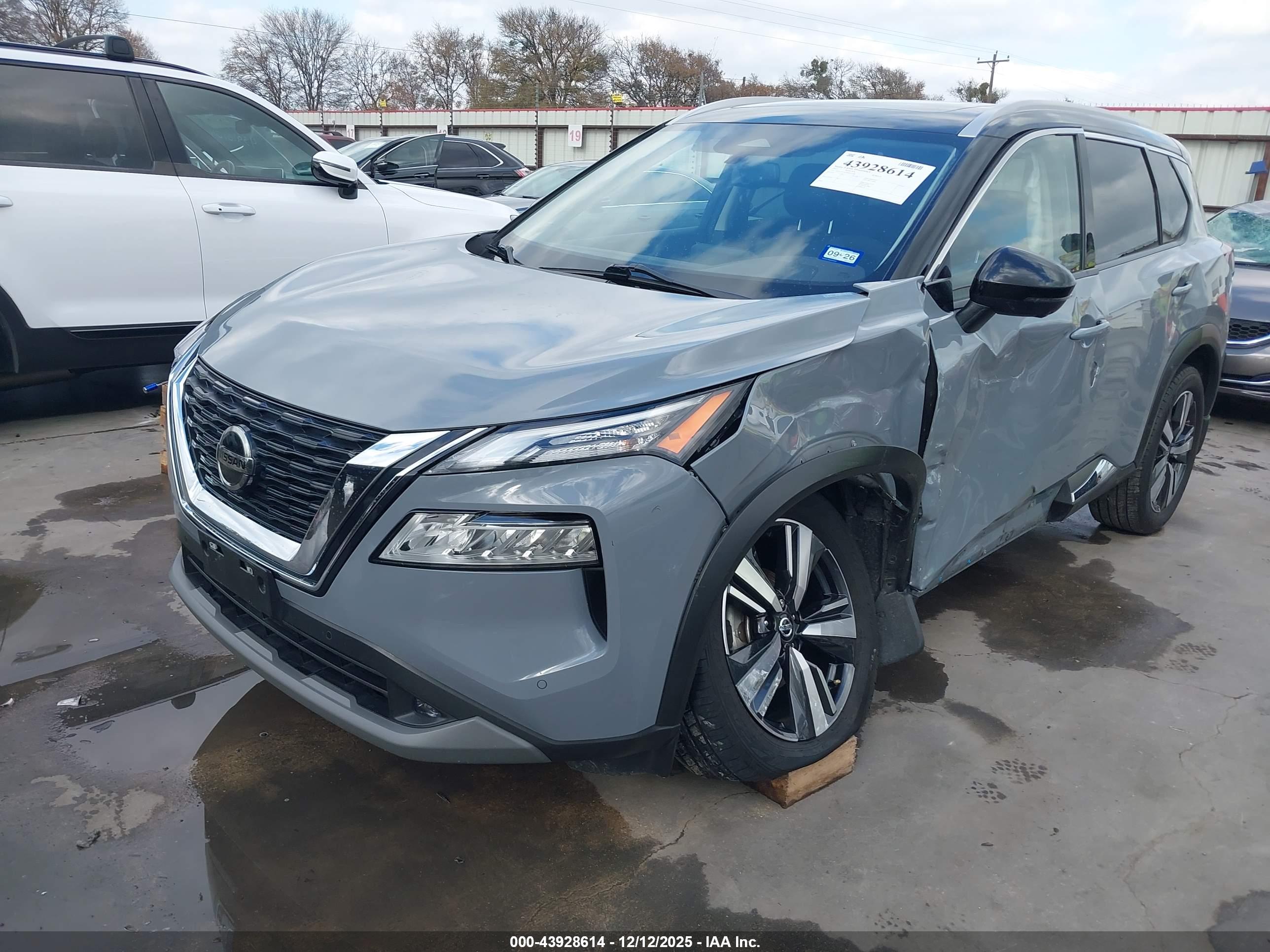 NISSAN ROGUE image 2