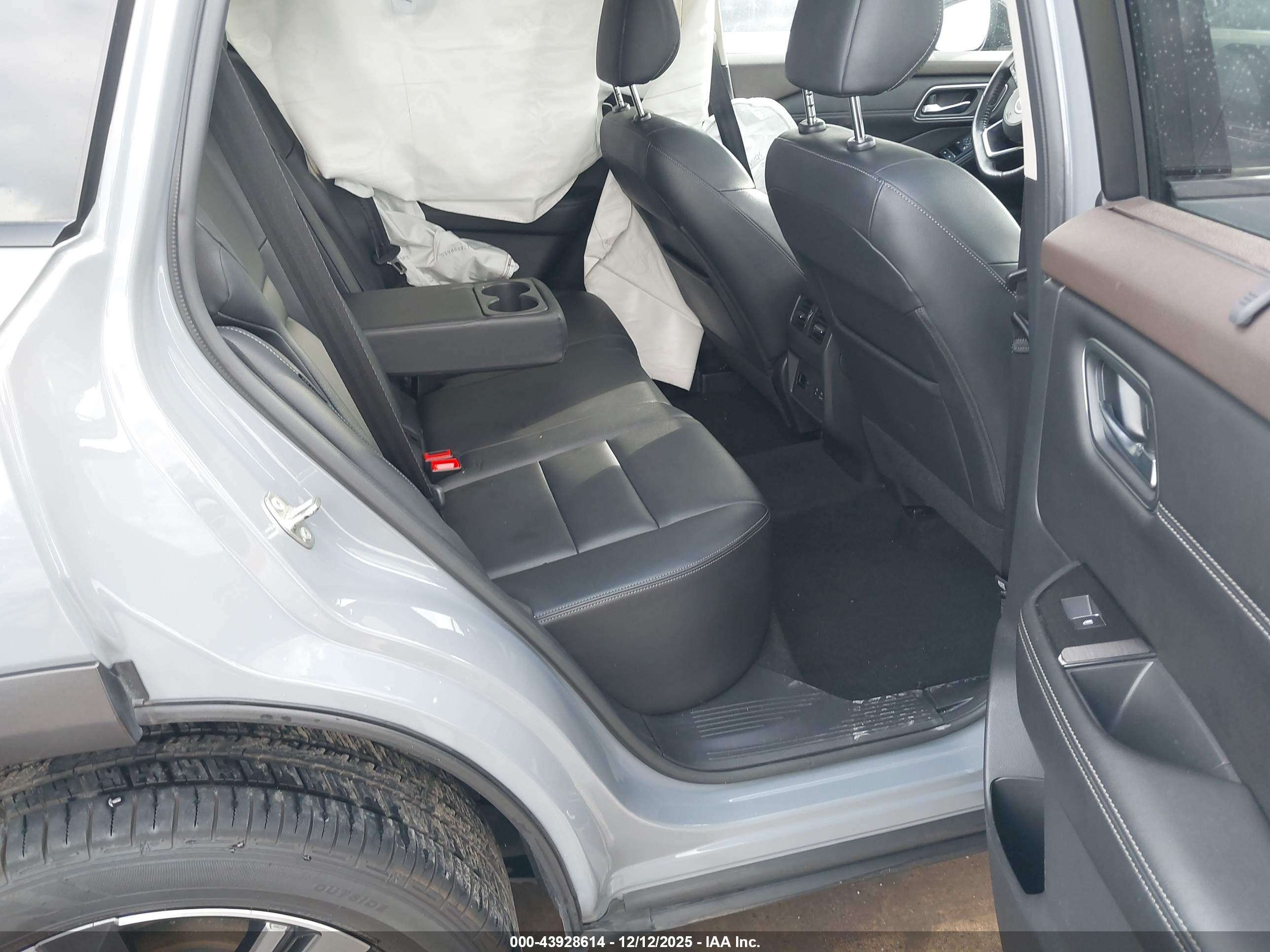 NISSAN ROGUE image 8