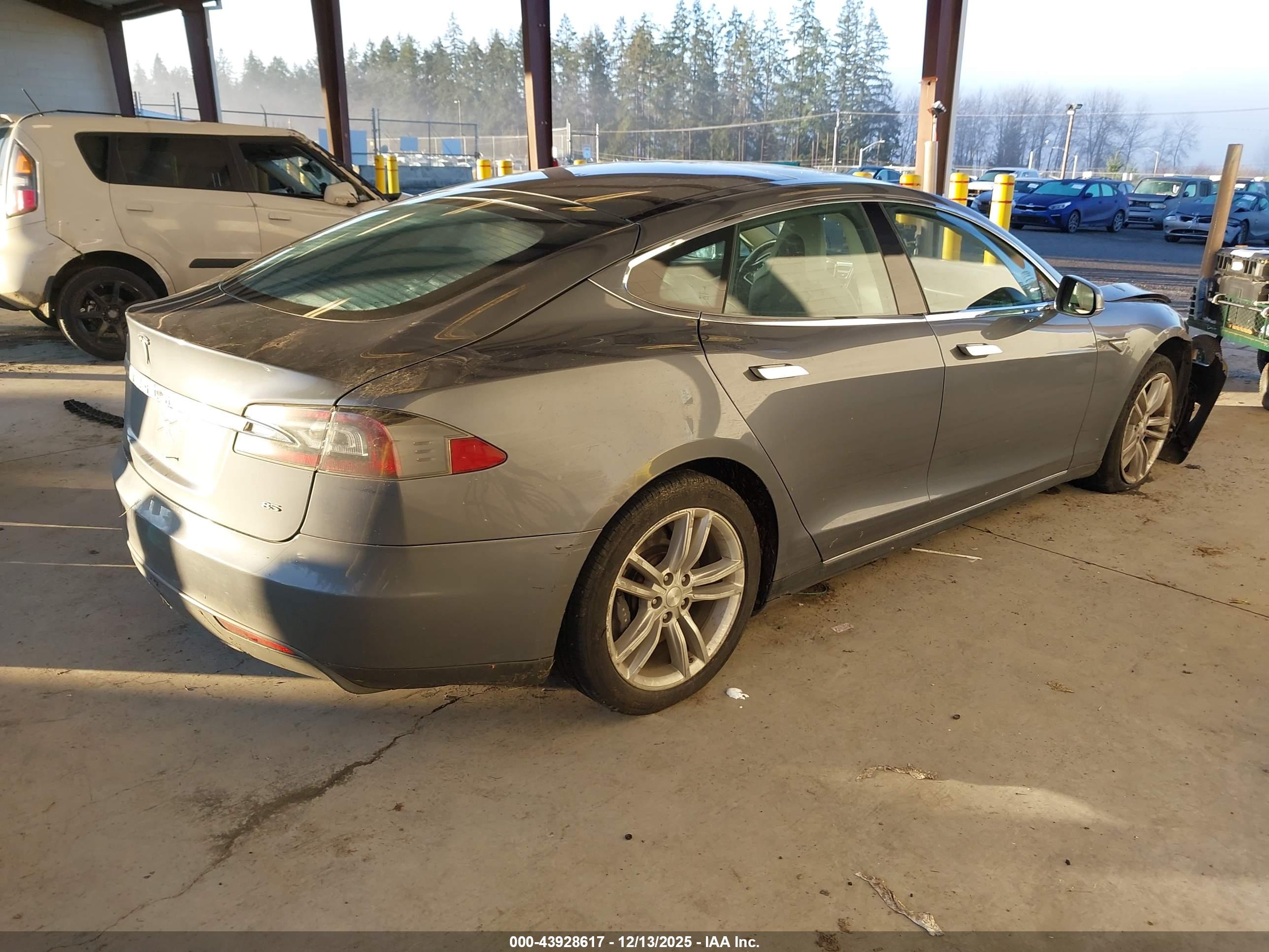 TESLA MODEL image 4
