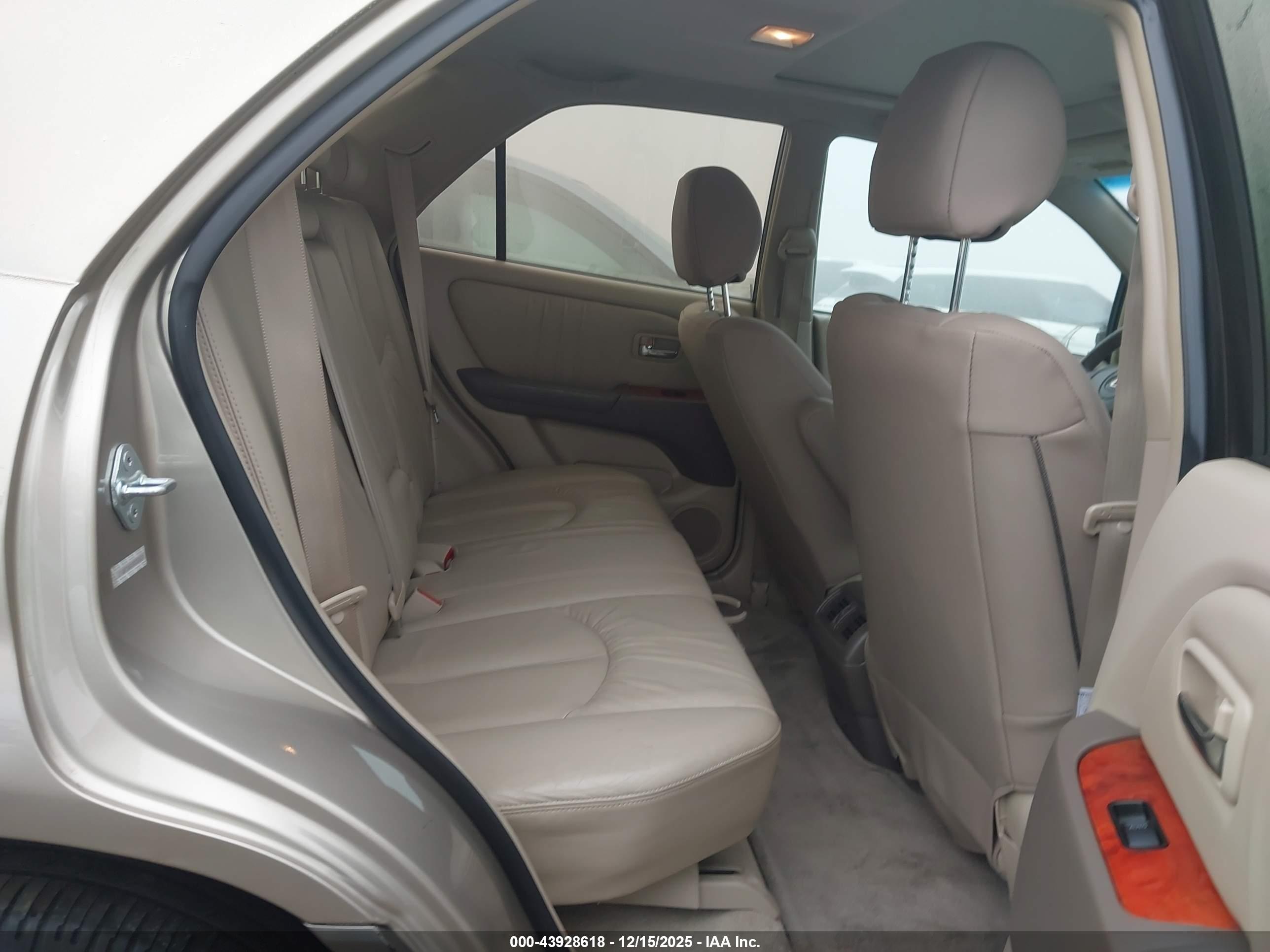 LEXUS RX image 8