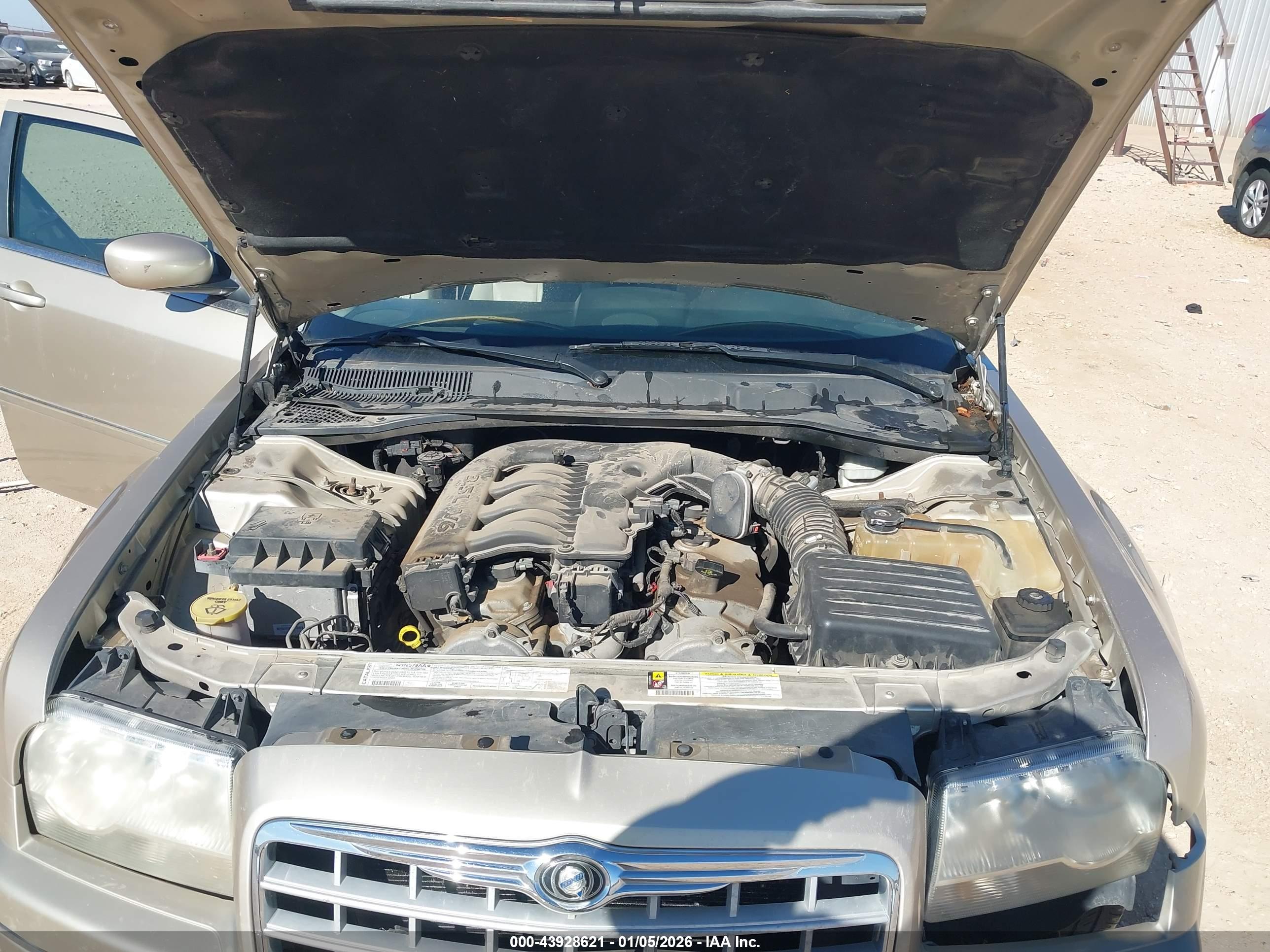 CHRYSLER 300 image 10