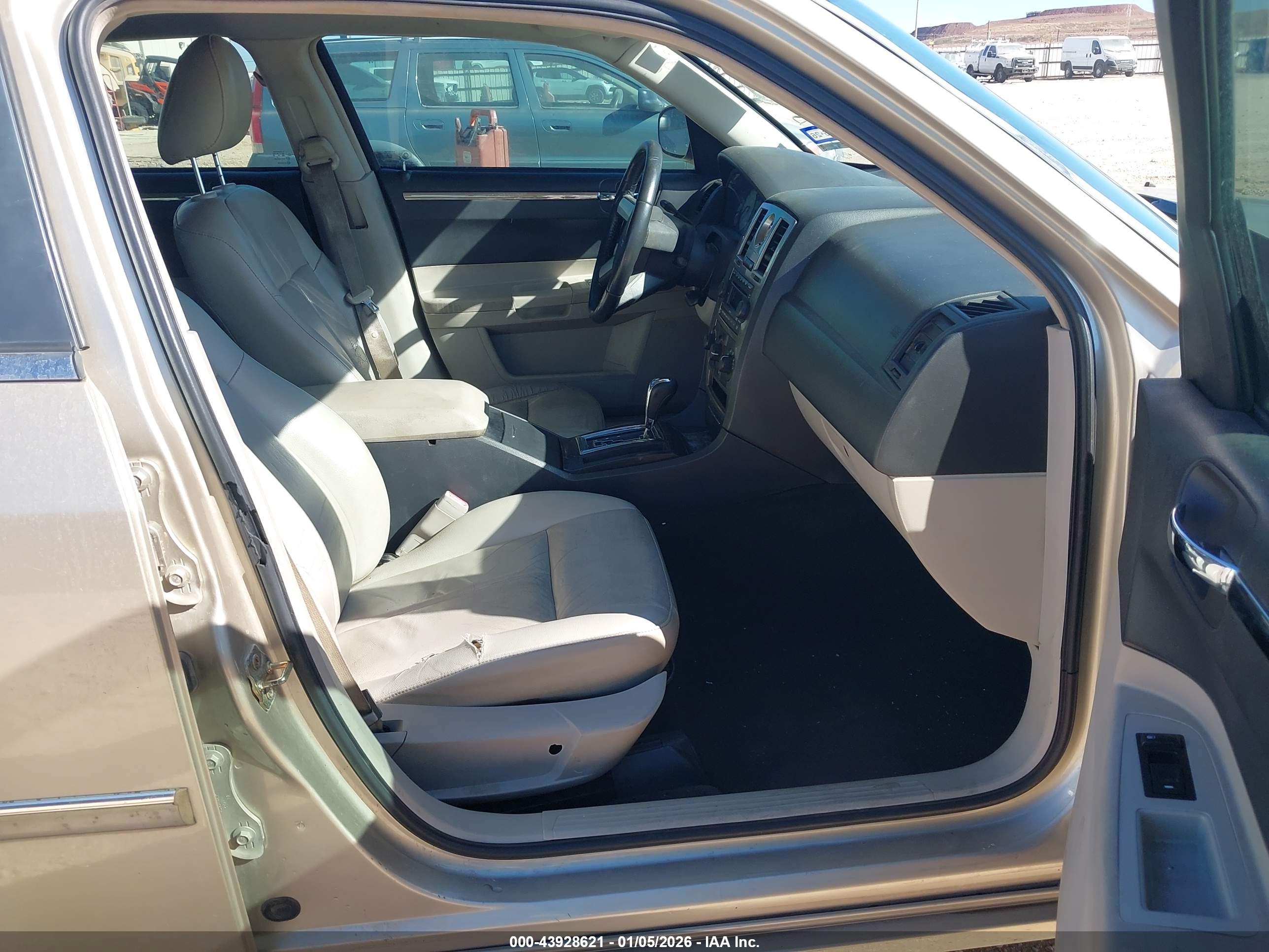 CHRYSLER 300 image 5