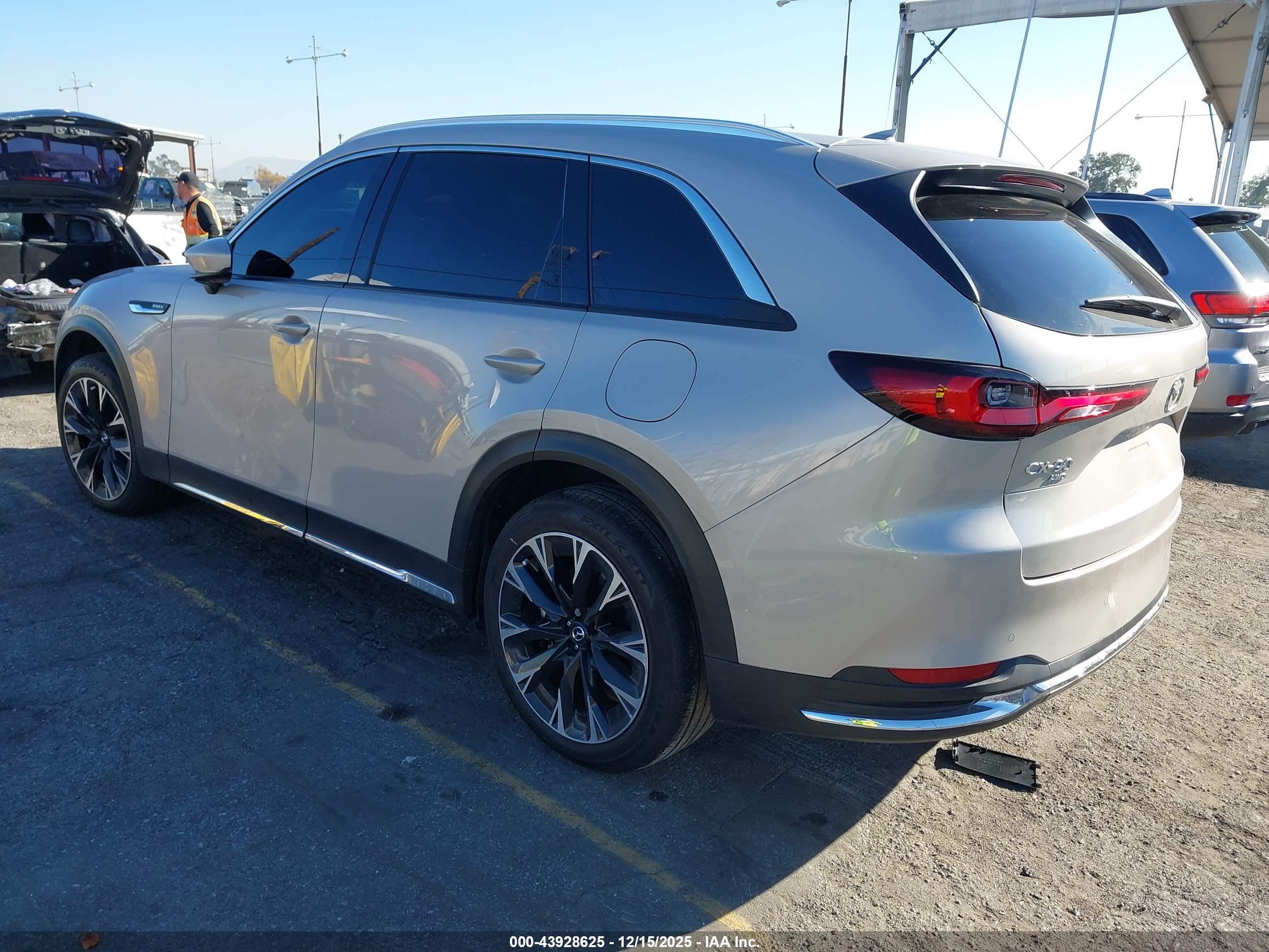 MAZDA CX-90 image 3