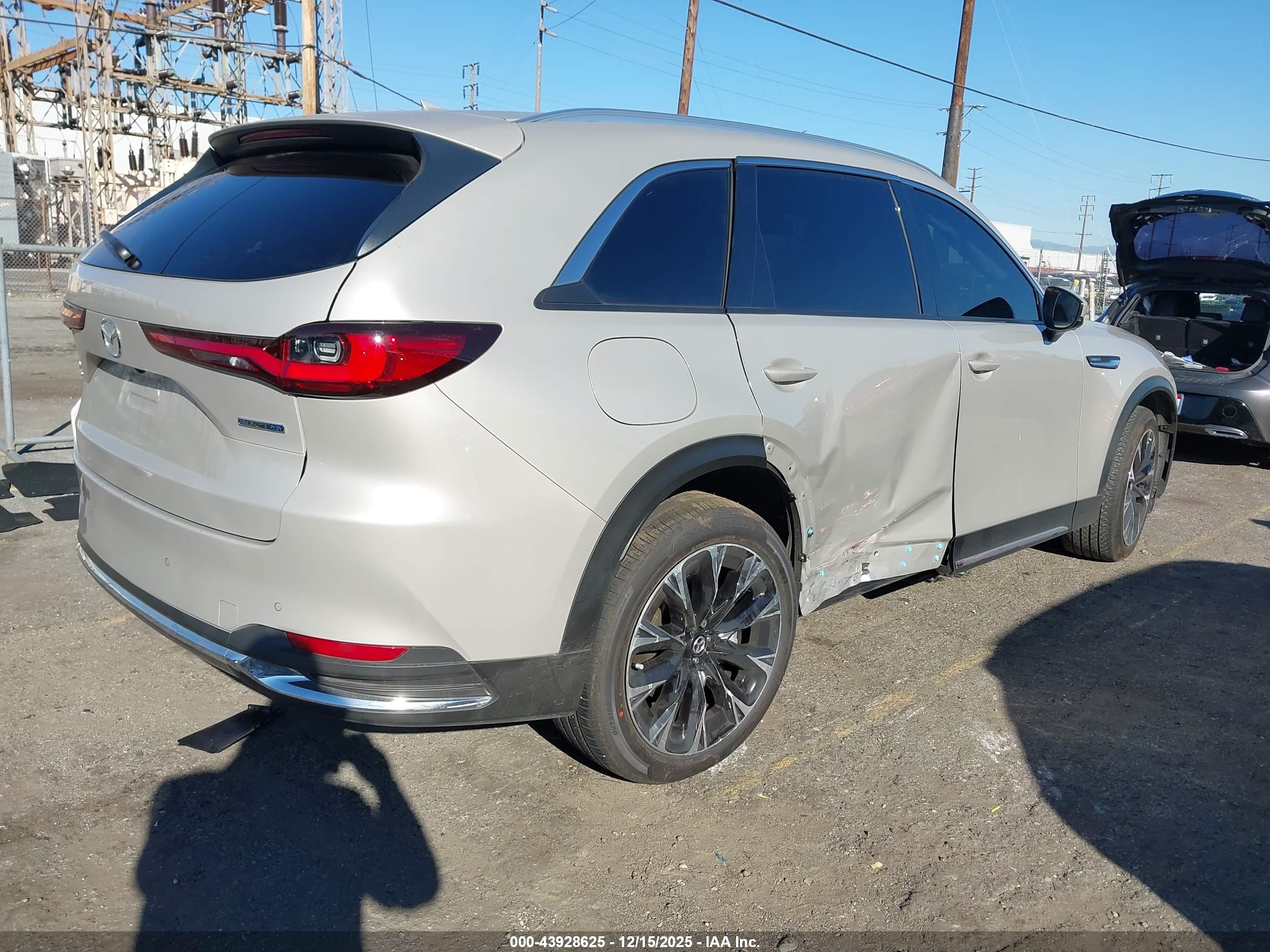 MAZDA CX-90 image 4