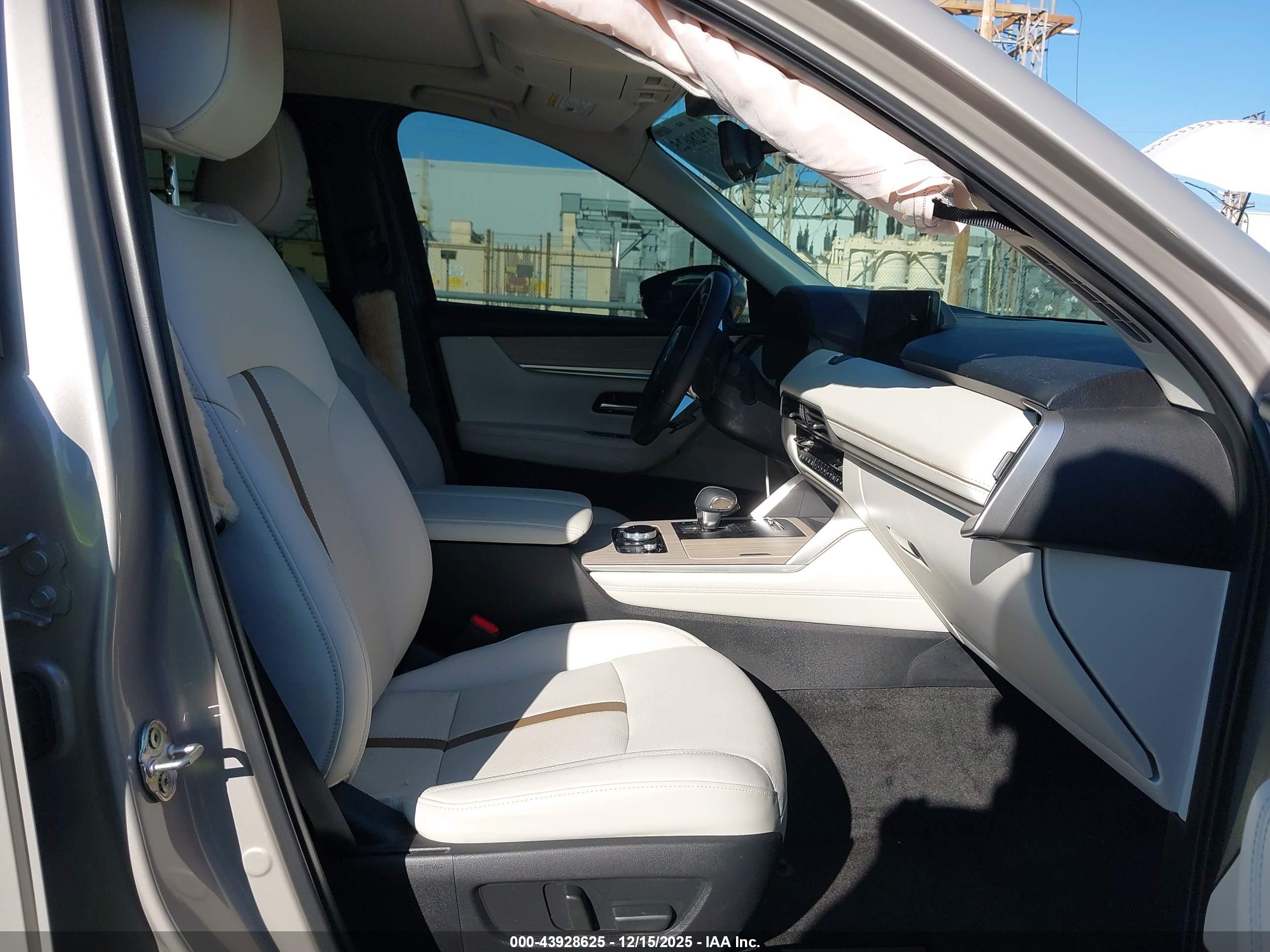 MAZDA CX-90 image 5