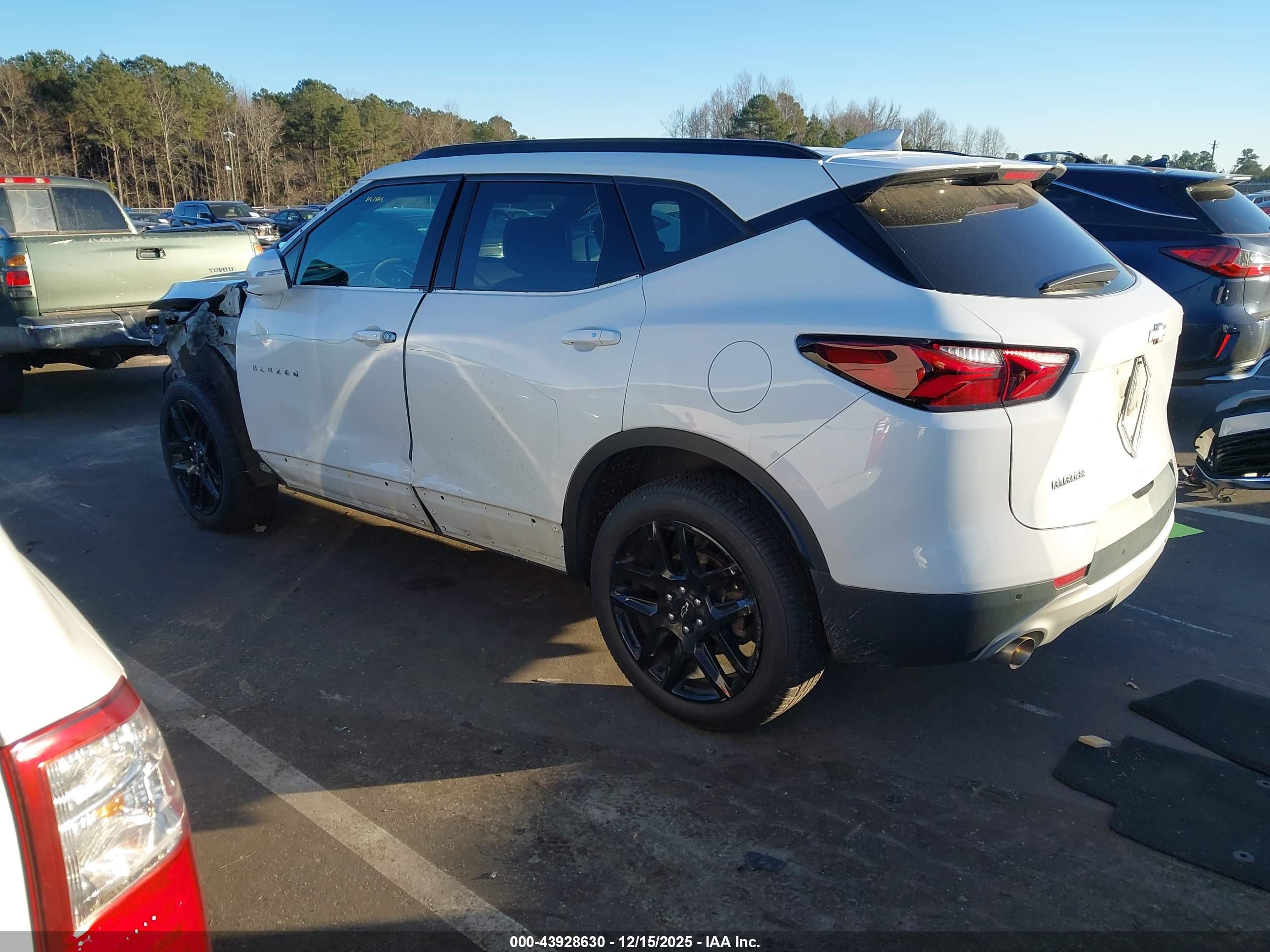 CHEVROLET BLAZER image 3